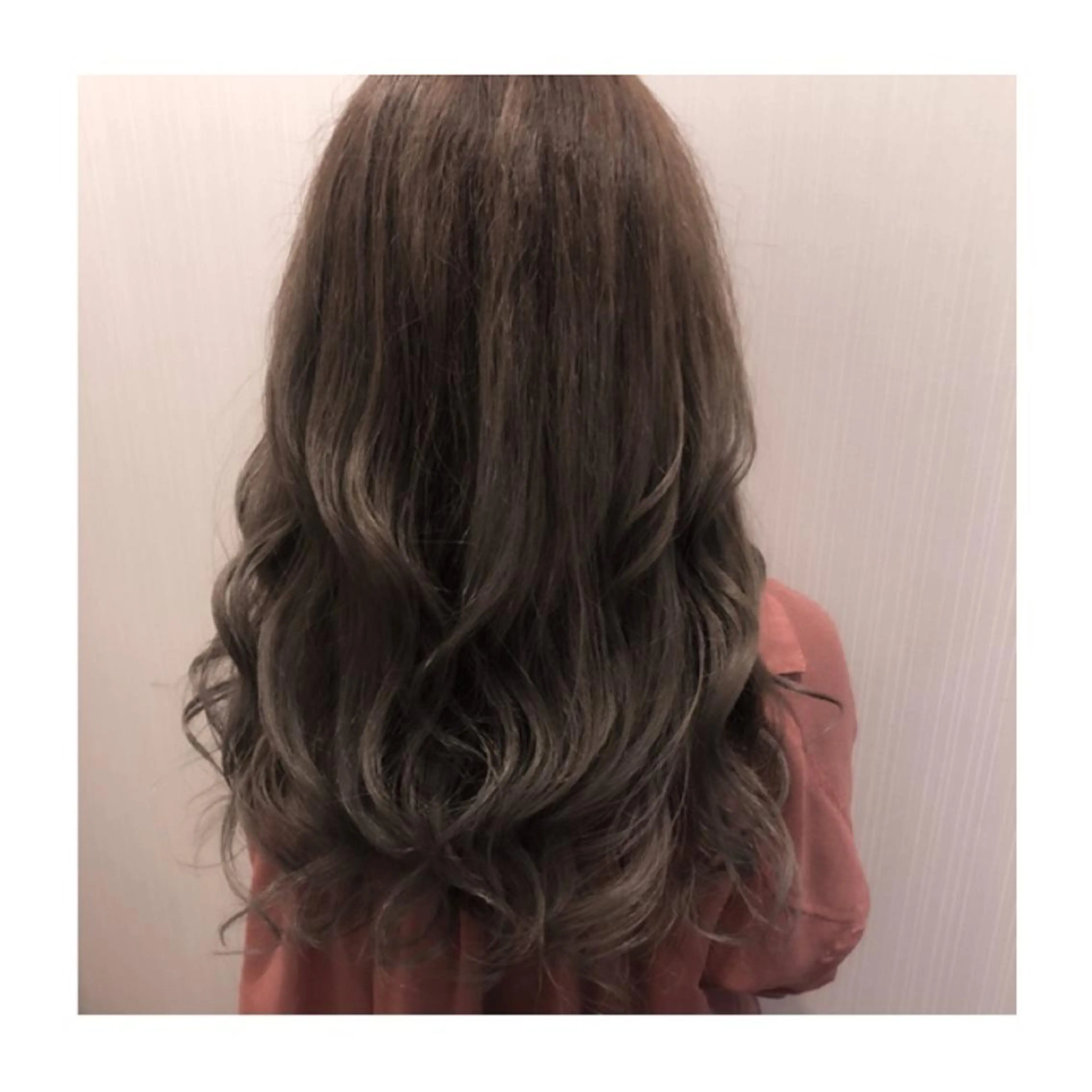 ロング アッシュ レイヤーカット ヘアカラー トリートメント 小森谷 亮太のヘアスタイル