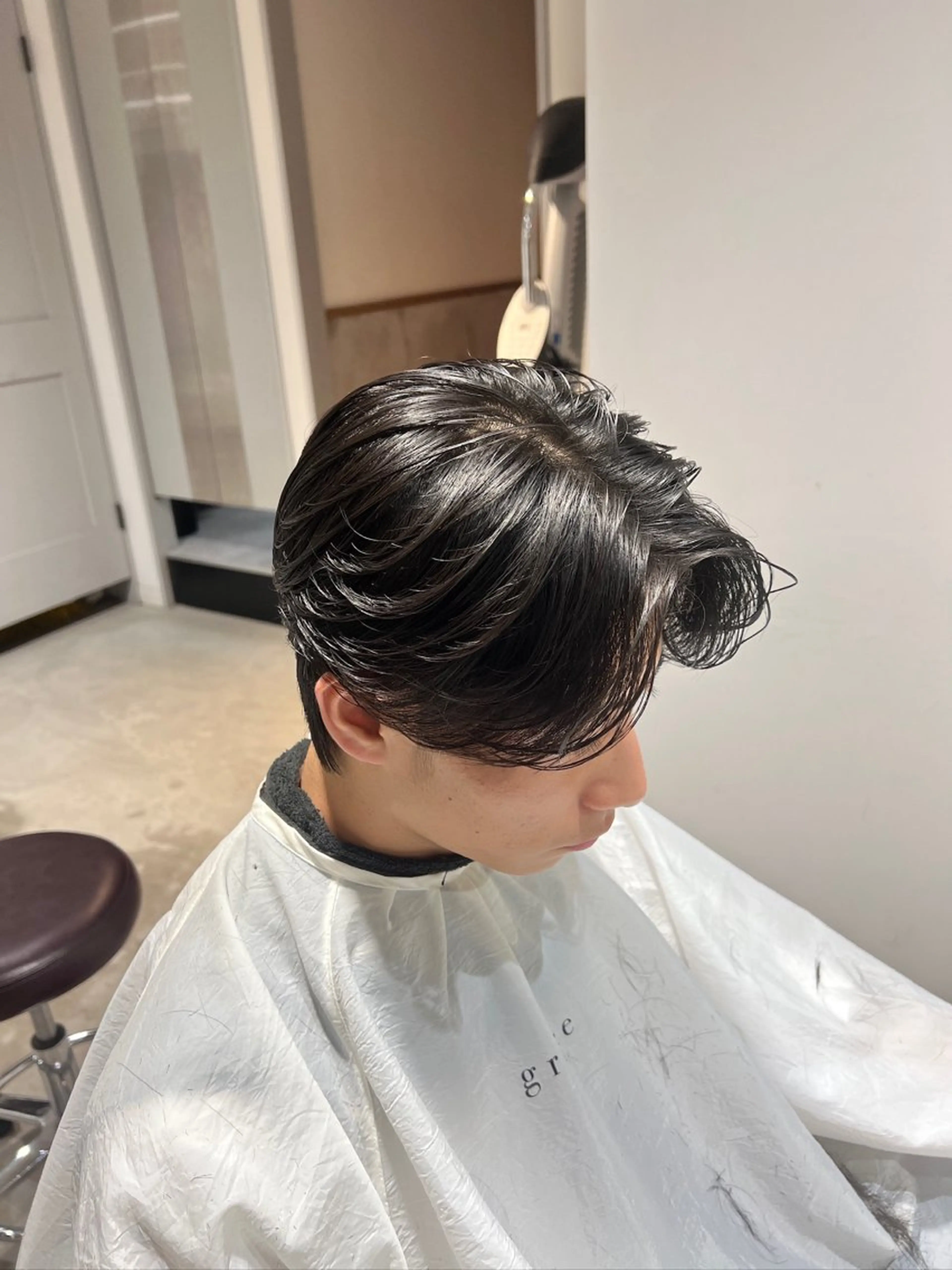 ミディアム パーマ メンズ ミディアムパーマ センターパート フェザーパーマ メンズ韓国風 メンズパーマ カット ヘッドスパ メンズカットパーマ ✂️ JOYAのヘアスタイル