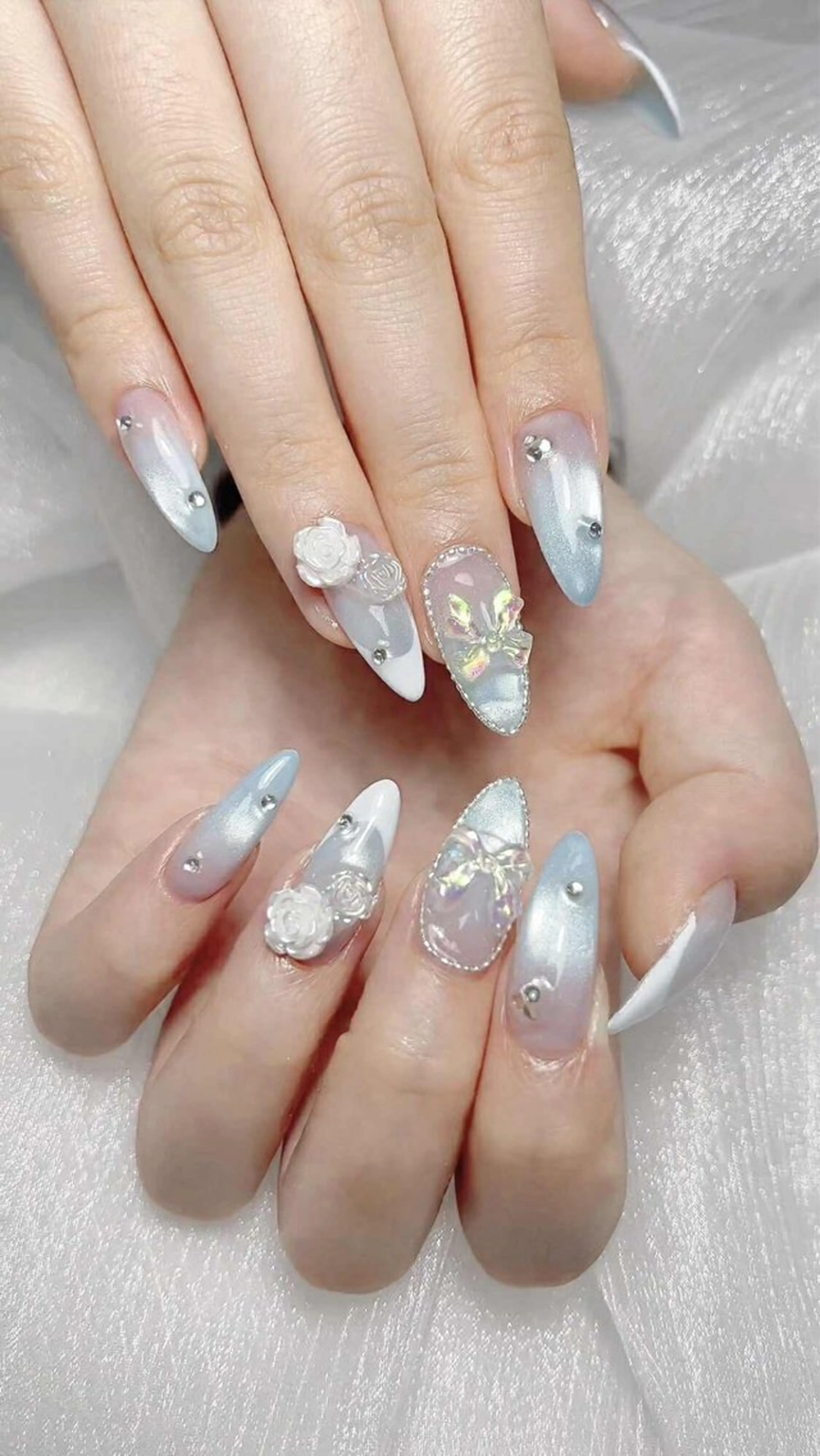 ネイル アートネイル ブルー ガーリー ゴージャス グラデーション ハンドネイル SHE. Nail Otsukaのネイルデザイン