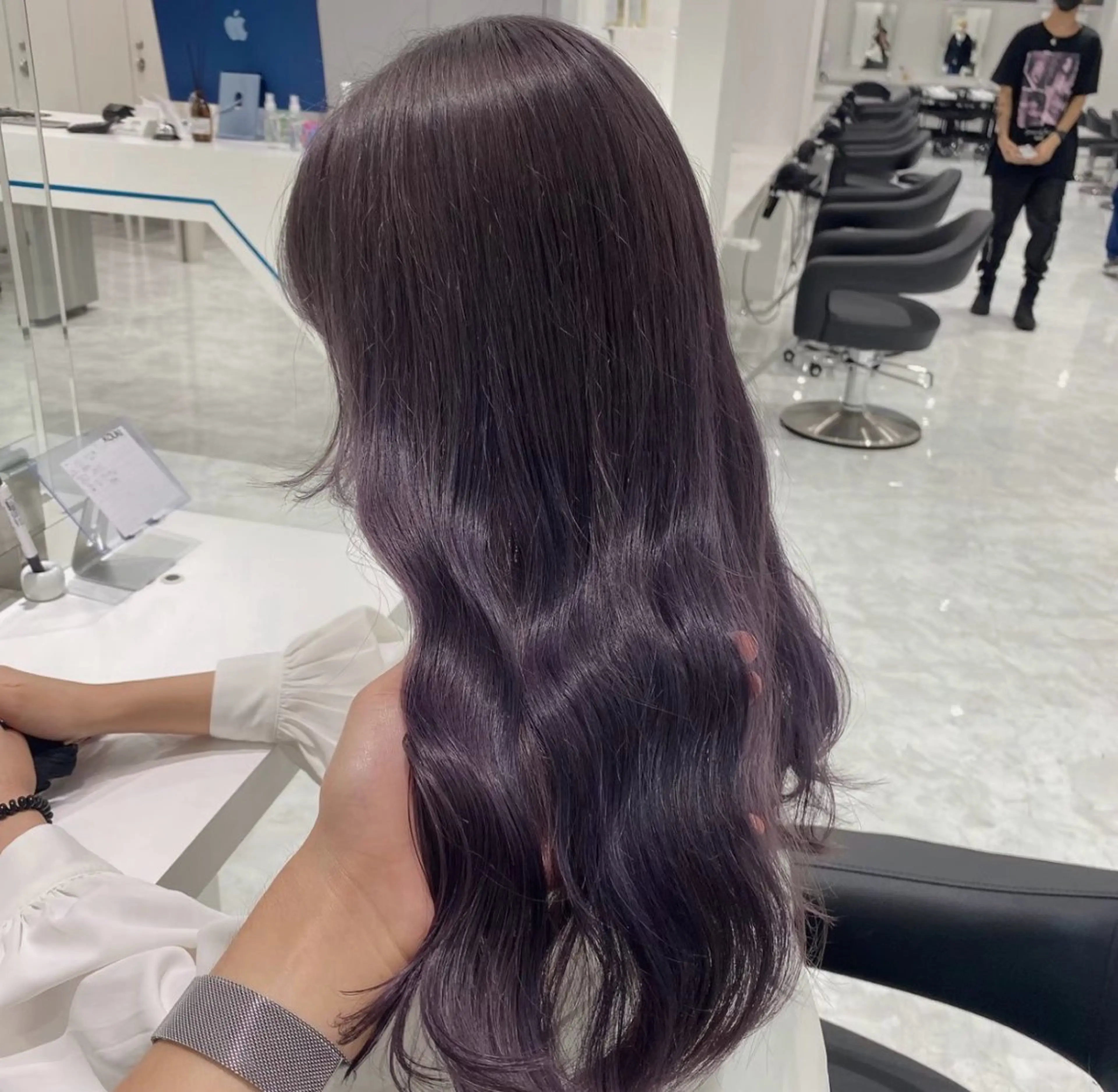 ミディアム カラー ヘアアレンジ ブリーチ 透明感カラー グレージュ ラベンダーカラー ラベンダーグレージュ カット ヘアカラー トリートメント ヘアセット 🩵ダメージレス艶感 ハイトーン🩷のヘアスタイル
