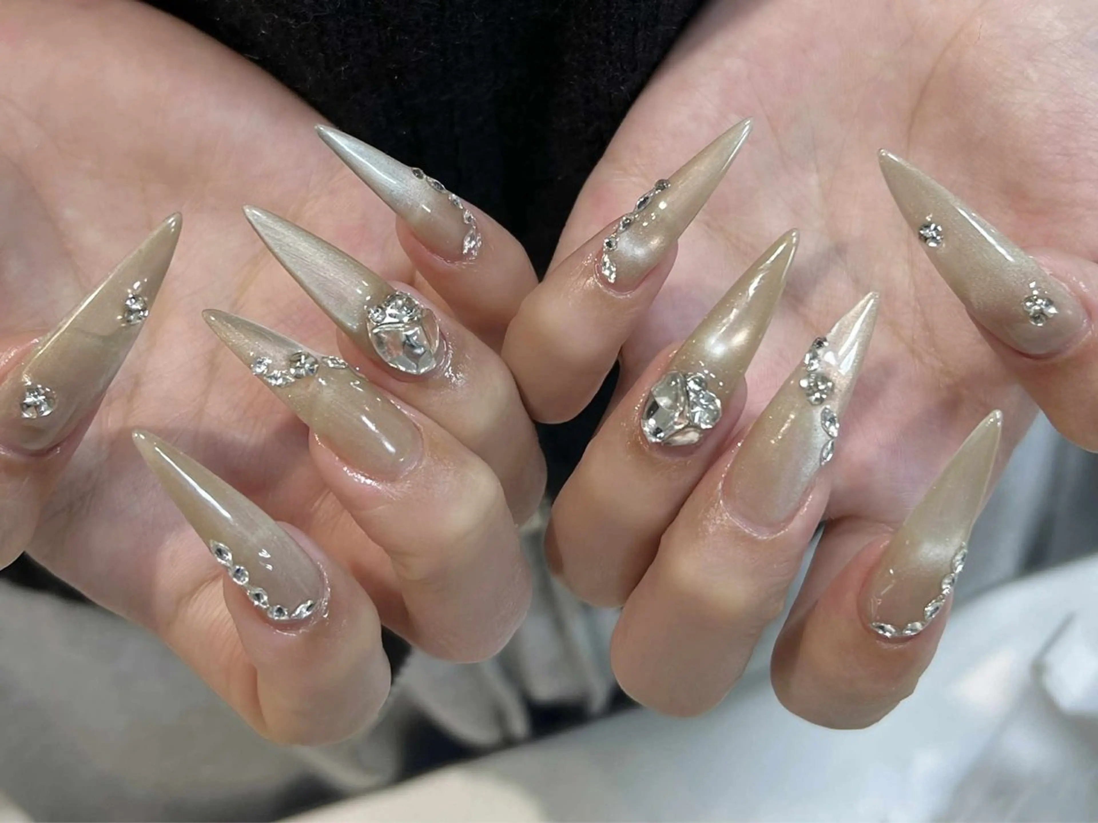 ネイル ボルドー ブラウン チークネイル ドット フットネイル Julli ジュリのネイルデザイン