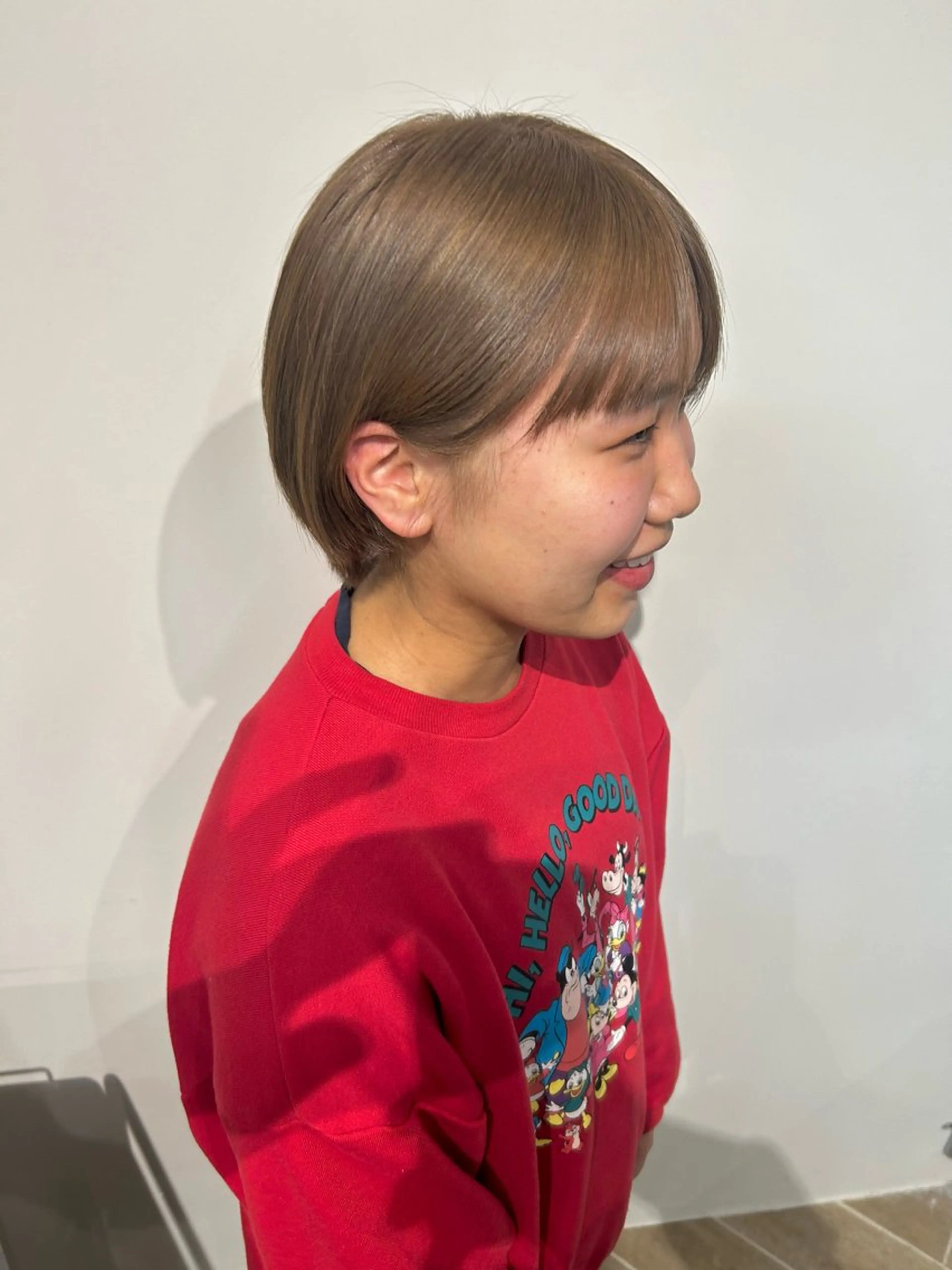 ショート カラー ベージュカラー ショートヘア カット ヘアカラー トリートメント ベージュ/ダブルカラ ー/新潟駅/青柳萌果のヘアスタイル