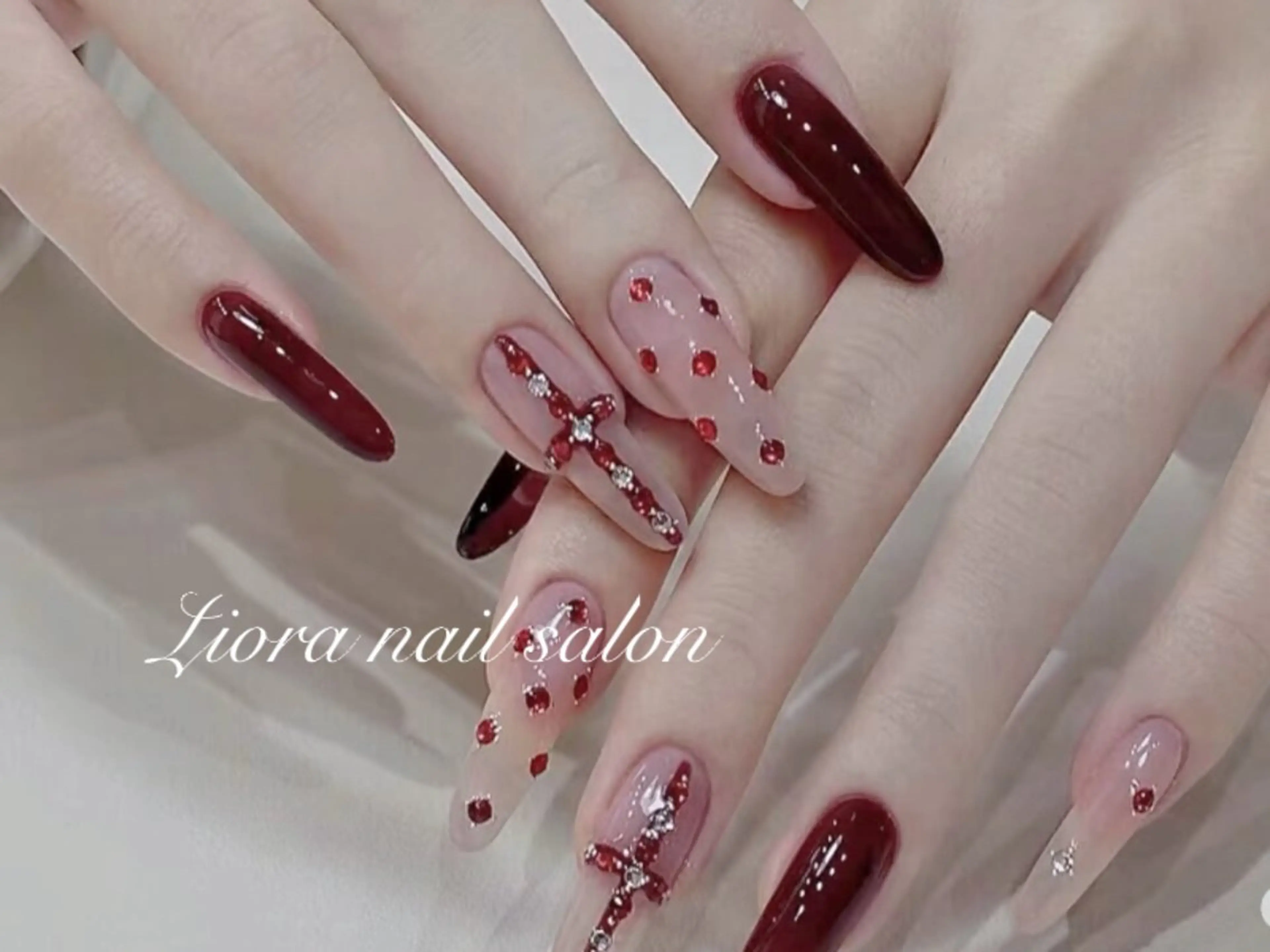 ネイル フレンチネイル ジェルネイル ガーリー グラデーション キラキラネイル ハンドネイル Liora nail 1のネイルデザイン