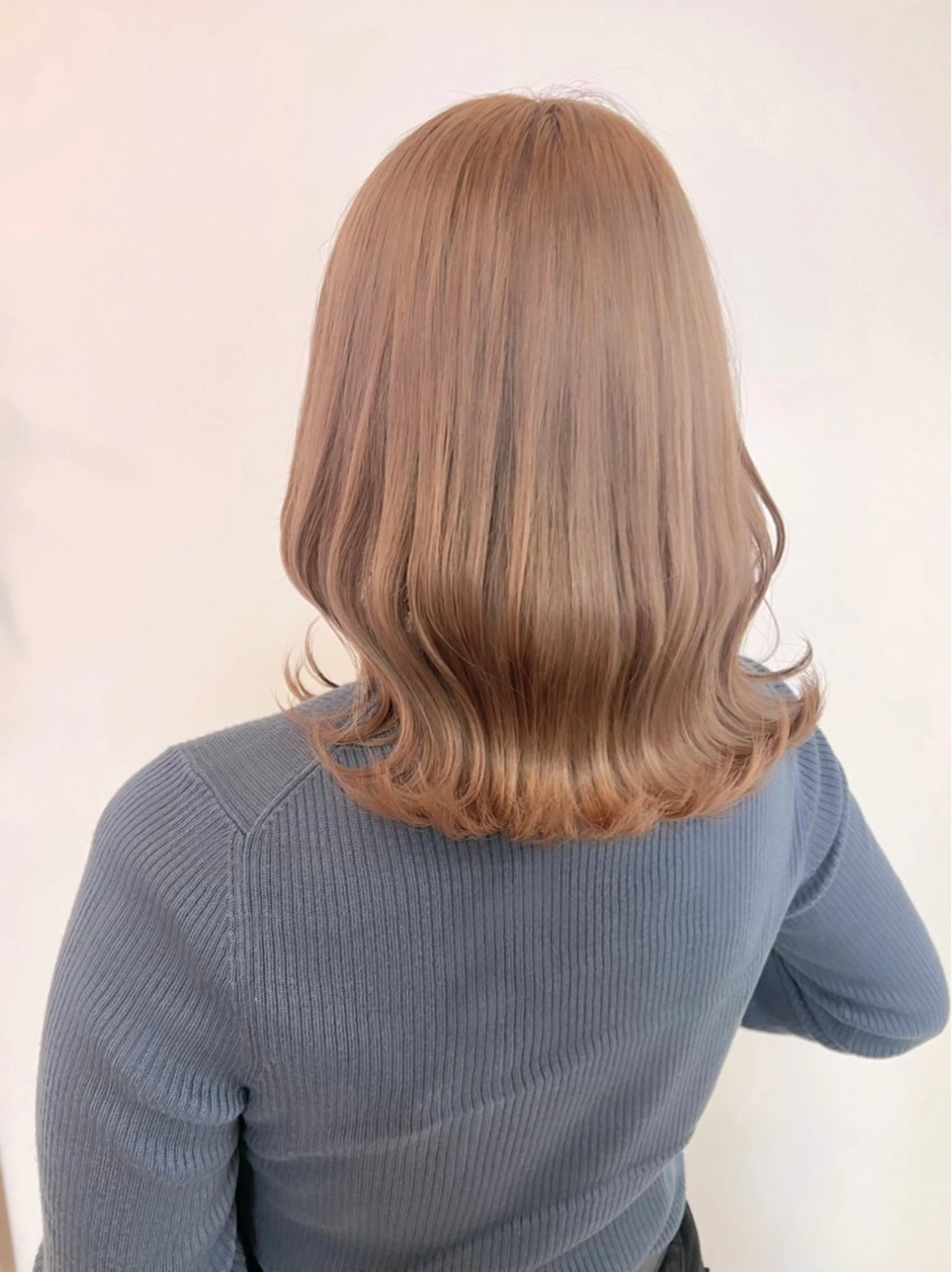 ミディアム カラー 🎀野崎 美玖𝜗𝜚˚⋆のヘアスタイル