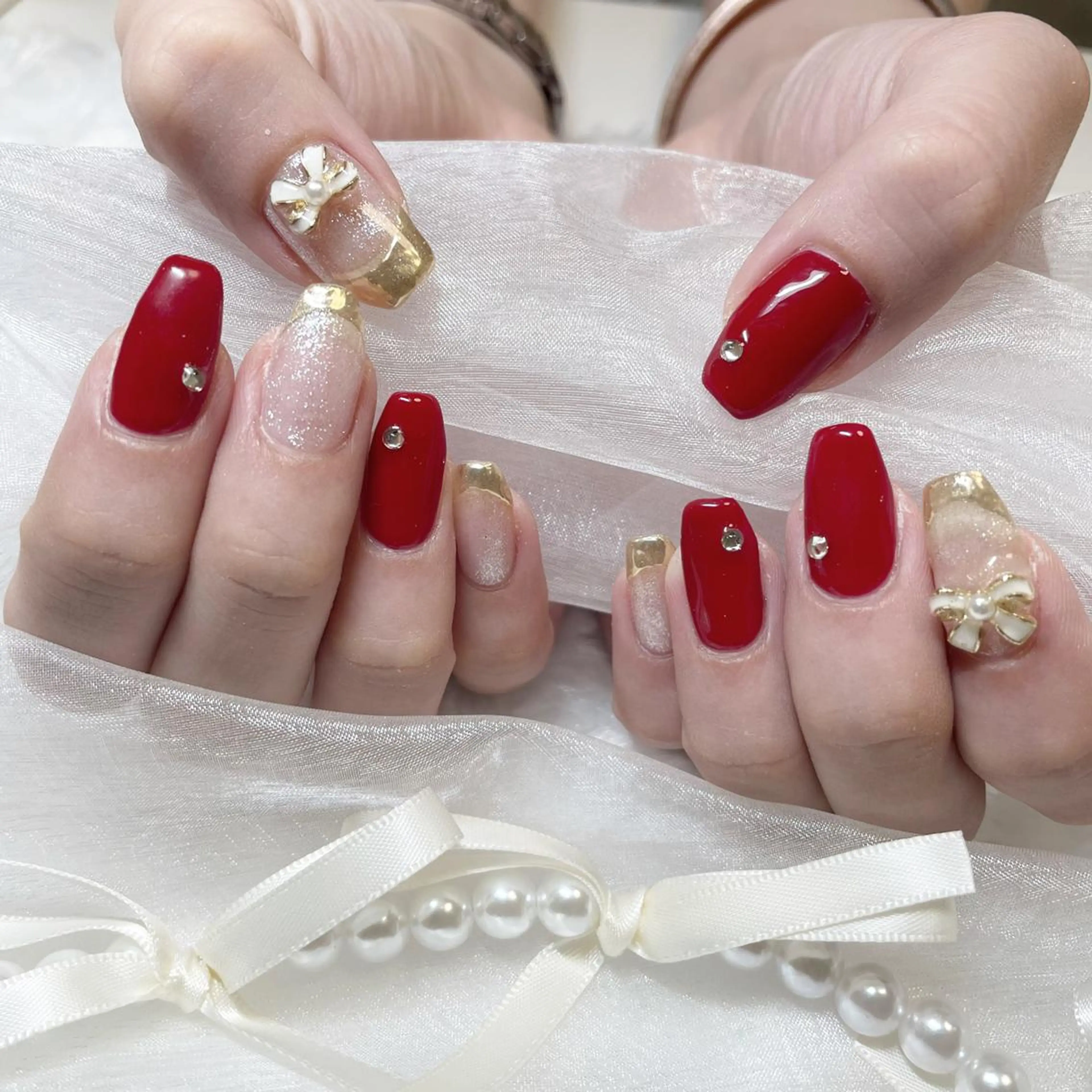 ネイル ボルドー ジェルネイル ゴールド 韓国ネイル 持ち込み ハンドネイル fiore nail 🦋のネイルデザイン