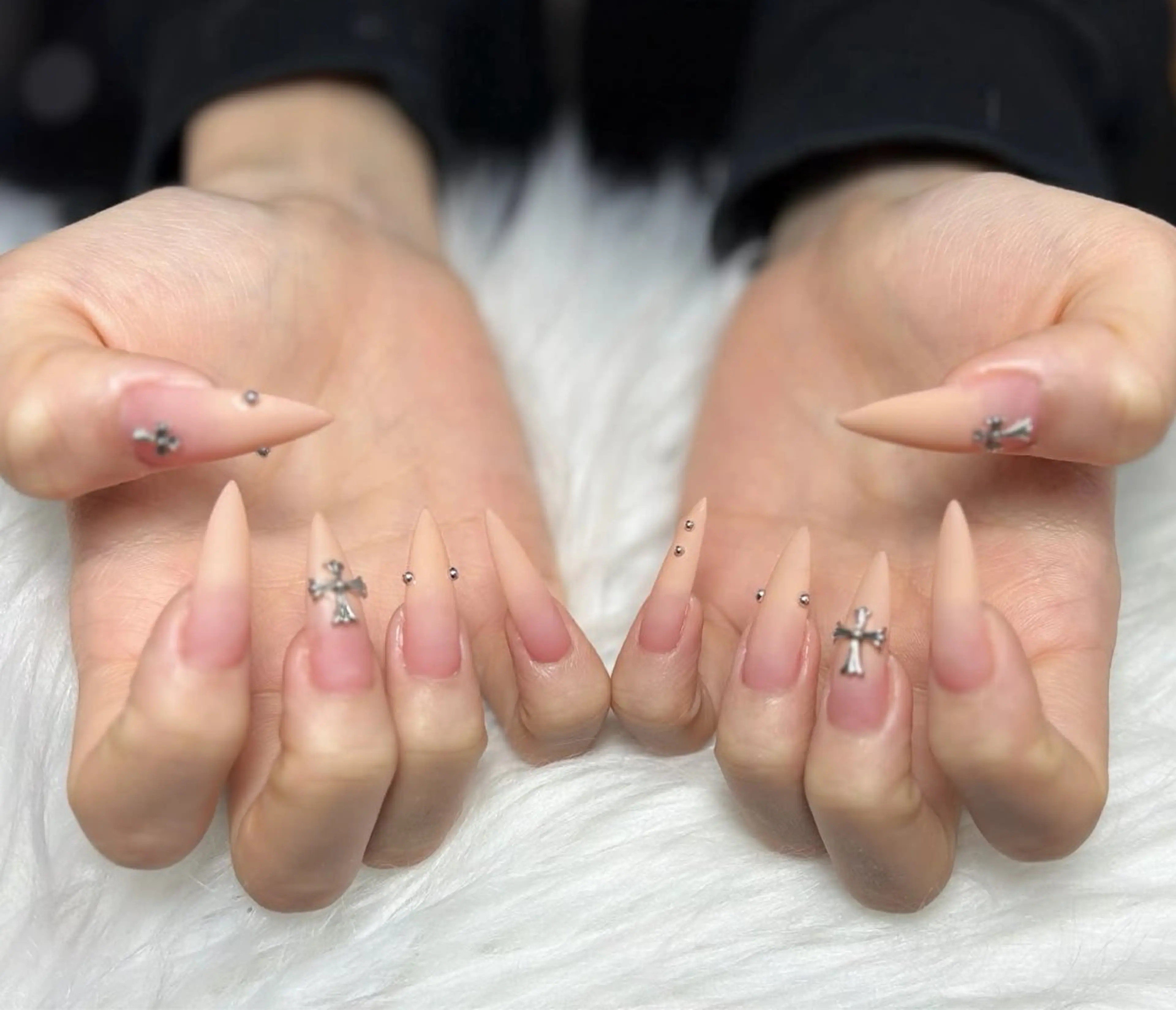 ネイル アートネイル 長さ出し ジェルネイル マグネットネイル ニュアンスネイル ハンドネイル Cloudy Chan Nailのネイルデザイン