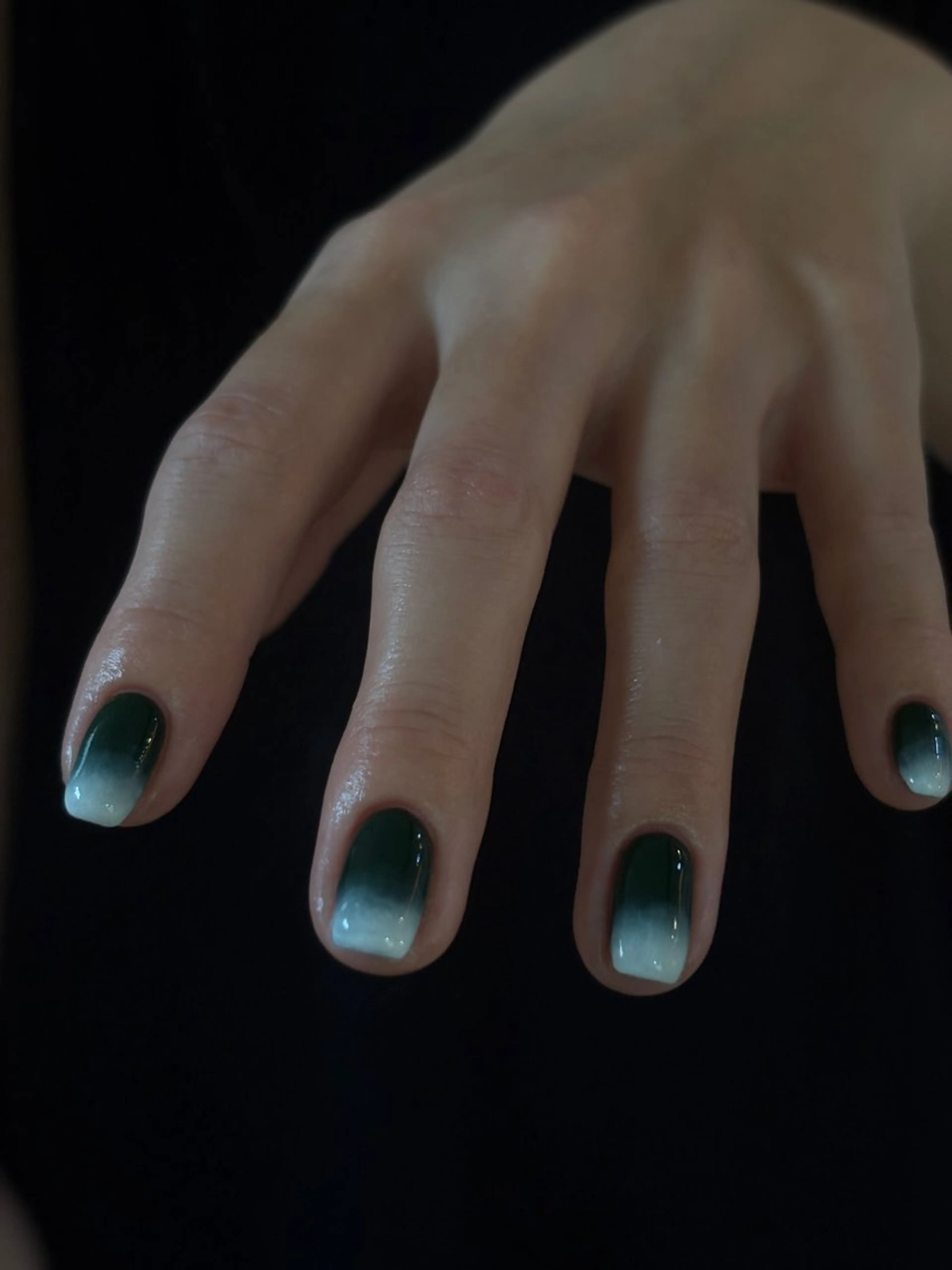 ネイル アートネイル オーロラネイル フットネイル フレンチネイル ジェルネイル ハンドネイル moe ⠀のネイルデザイン