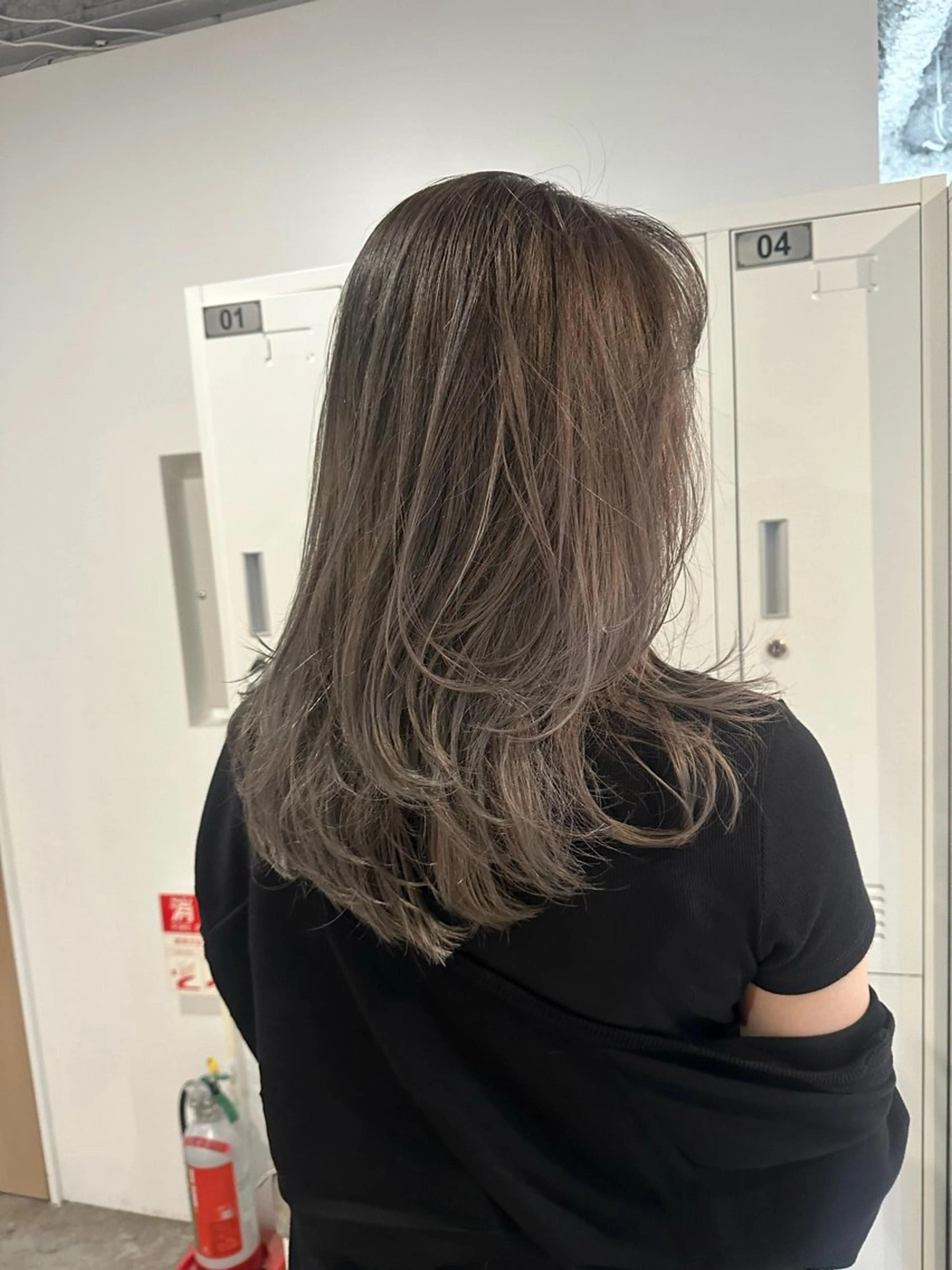 セミロング カラー ブリーチ グラデーションカラー レイヤーカット カット ヘアカラー トリートメント 中目黒🌼 🌼ハナのヘアスタイル