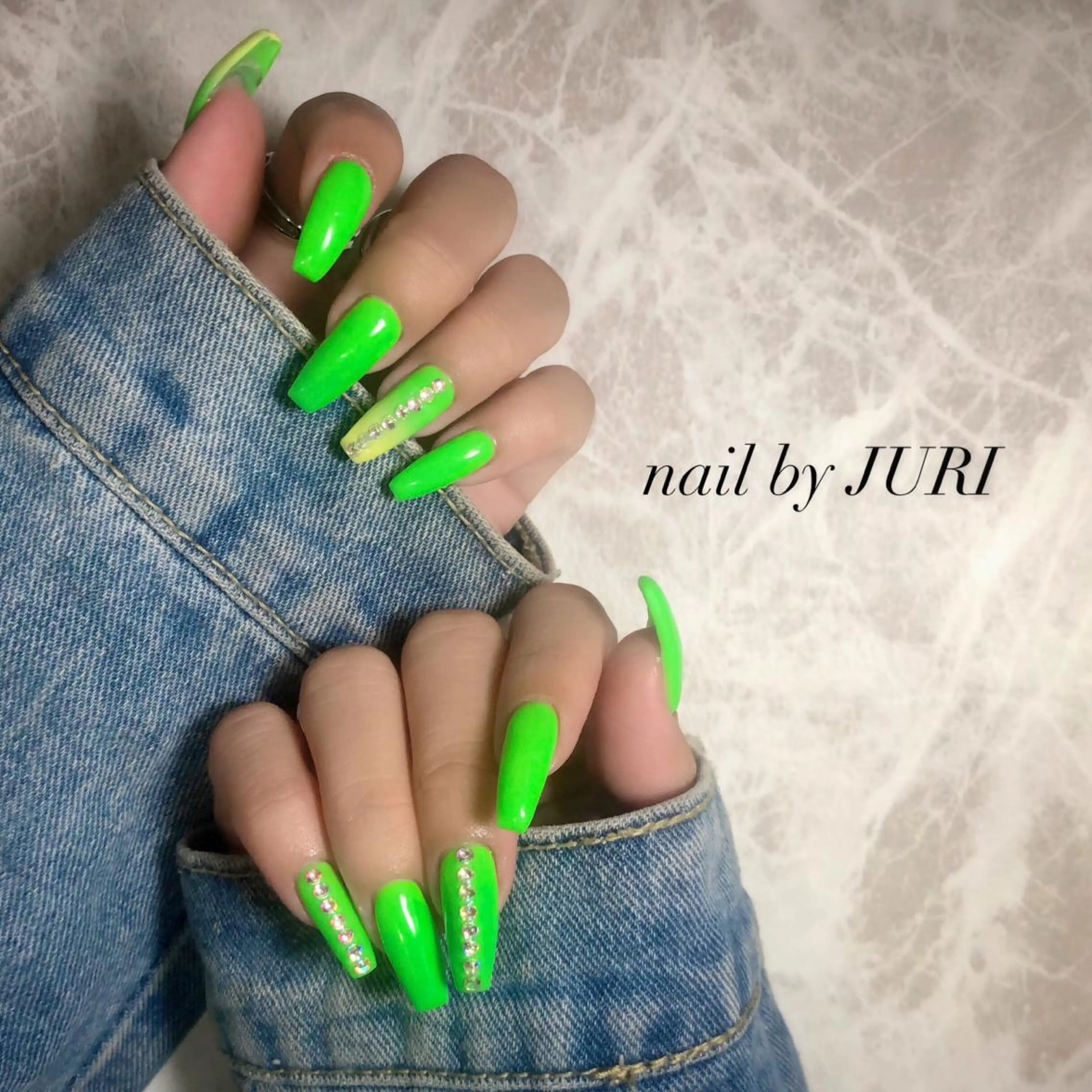 ネイル フットネイル フレンチネイル ジェルネイル ラメ(グリッター) ラメグラデーション NEO Beauty Salon所属・𝐍𝐄𝐎 𝐉𝐔𝐑𝐈のネイルデザイン