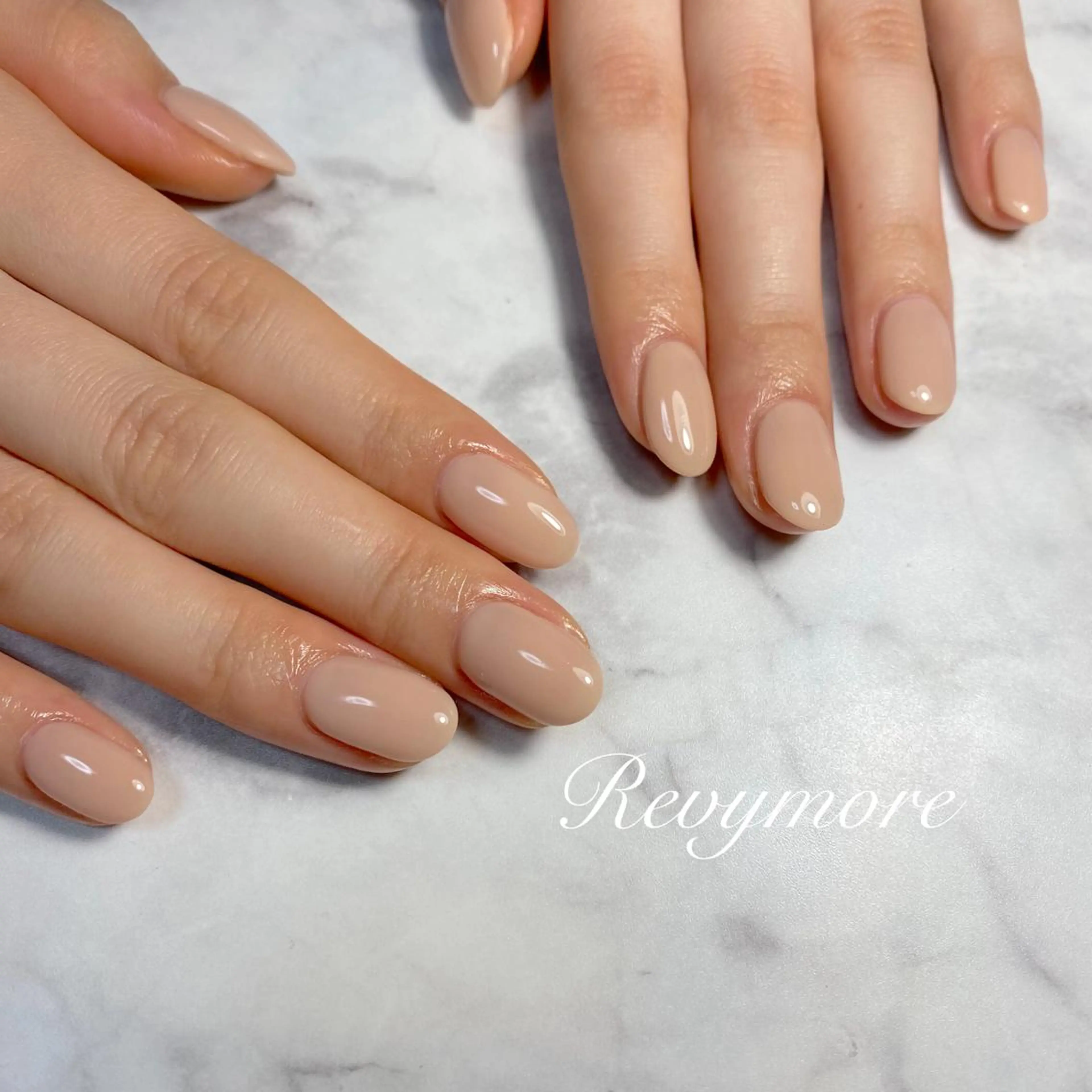 ミディアム ネイル 韓国風ヘア ジェルネイル キラキラネイル 韓国ネイル ニュアンスネイル nail salon Revymore所属・nail salon Revymoreのネイルデザイン