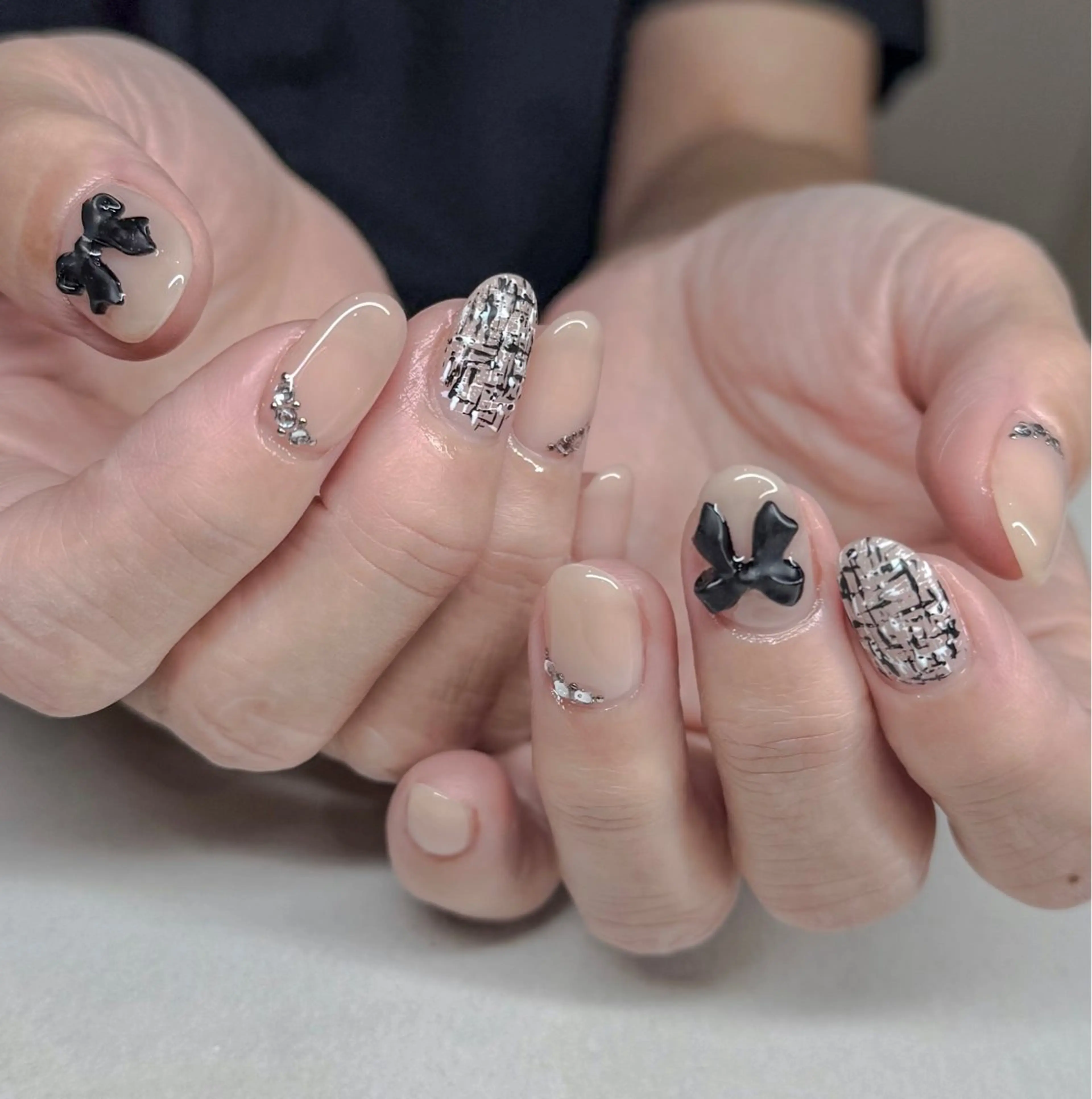 ネイル アートネイル ストーンネイル num-fi Aiのネイルデザイン