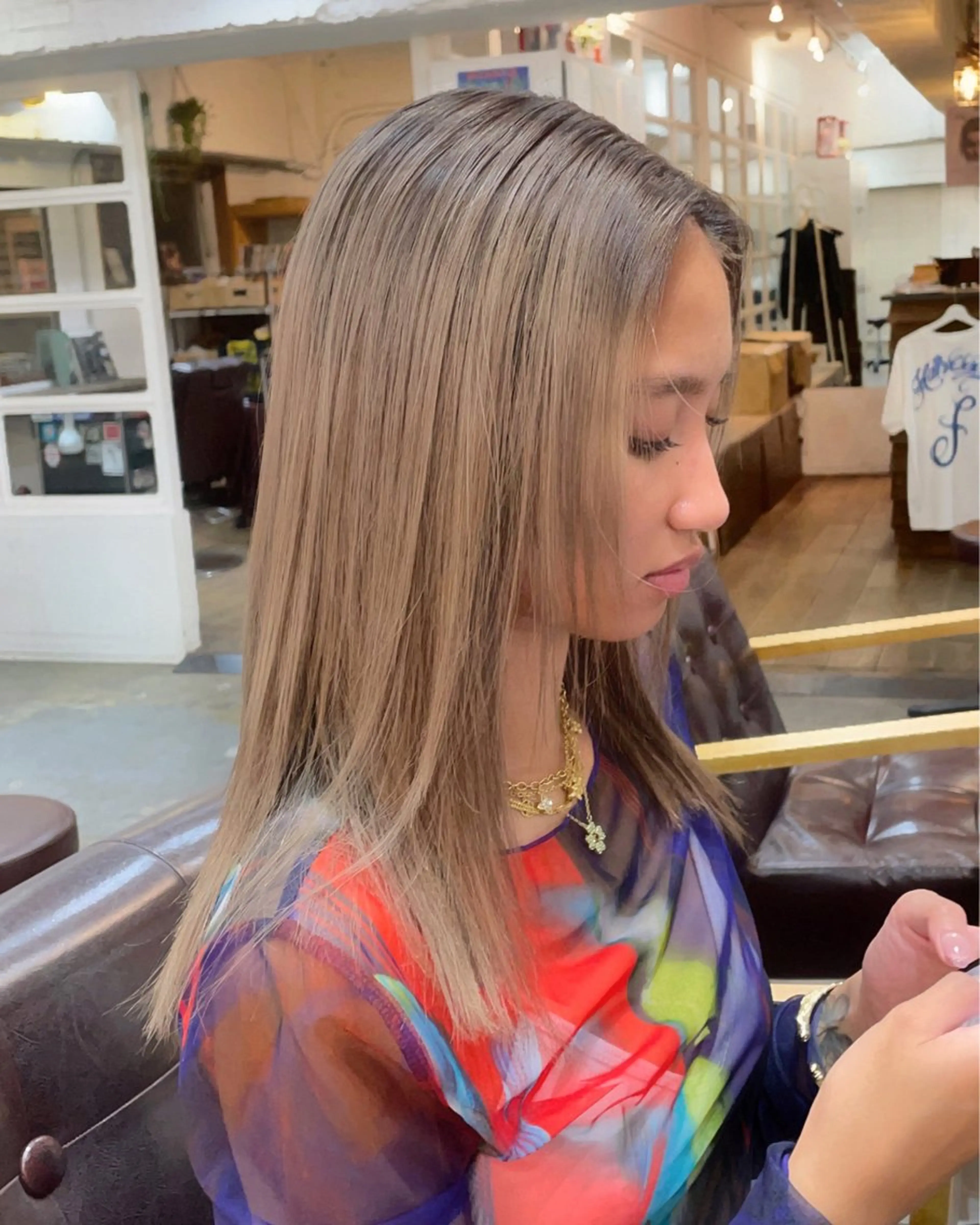 ミディアム RINA ブリーチ / 海外レイヤーのヘアスタイル