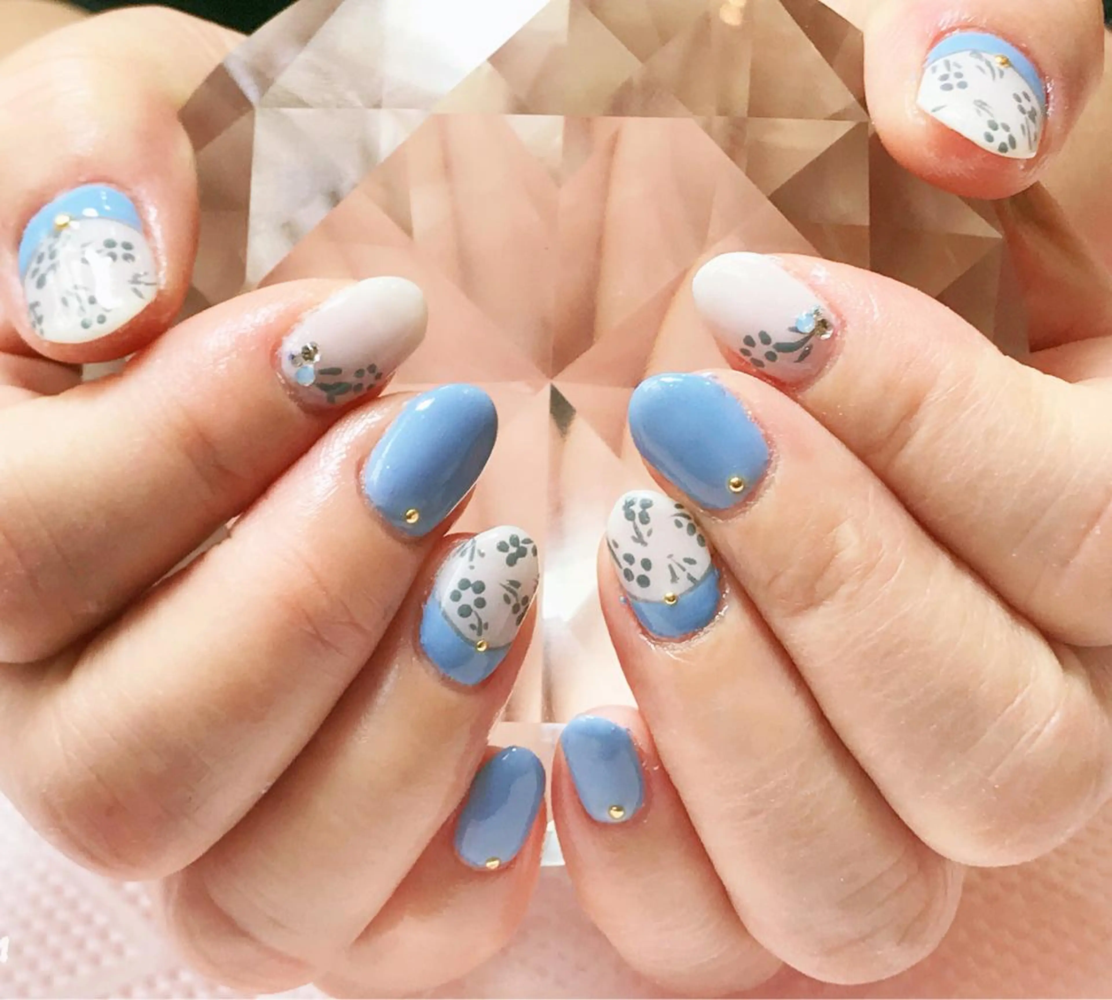 セミロング ネイル SINCERELY シンシアリー🌈のネイルデザイン