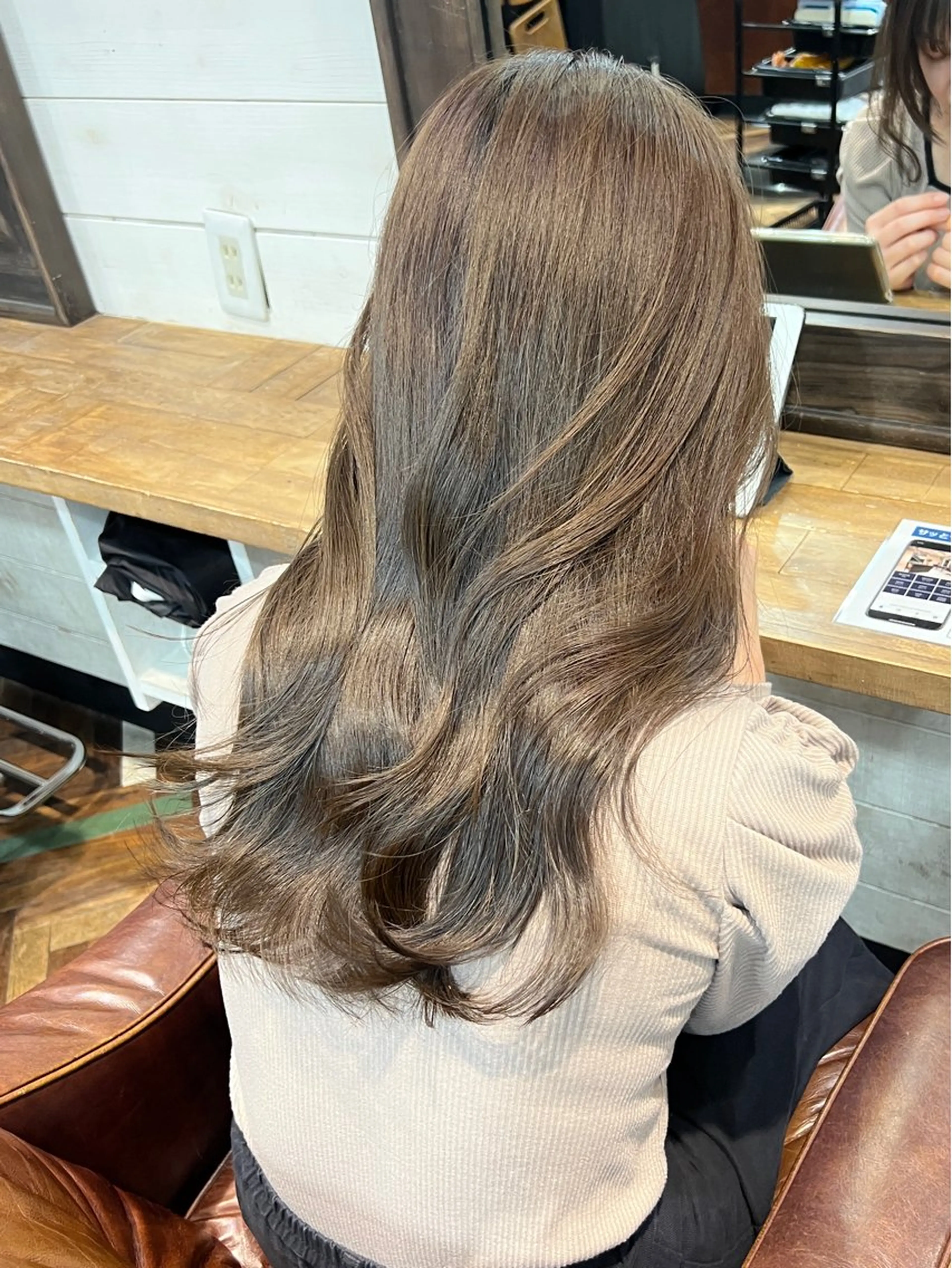 ロング カラー ブリーチ 透明感カラー ダブルカラー グレージュ ブリーチなしカラー カット ヘアカラー トリートメント 顔周りレイヤー🌈 透明感カラ⭐️RENのヘアスタイル