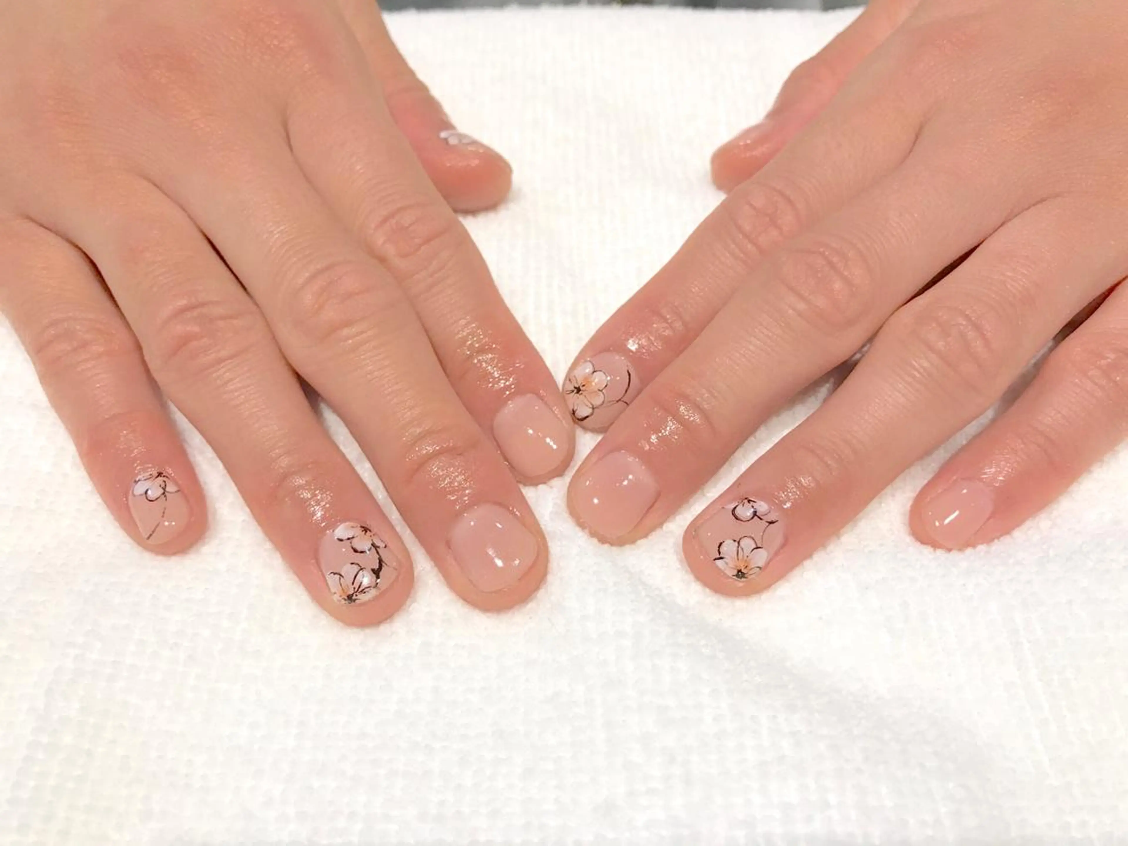 ネイル フラワーネイル Re Pearl～コーディネートサロン～ 市駅前店所属・NARUMI HYODOのネイルデザイン