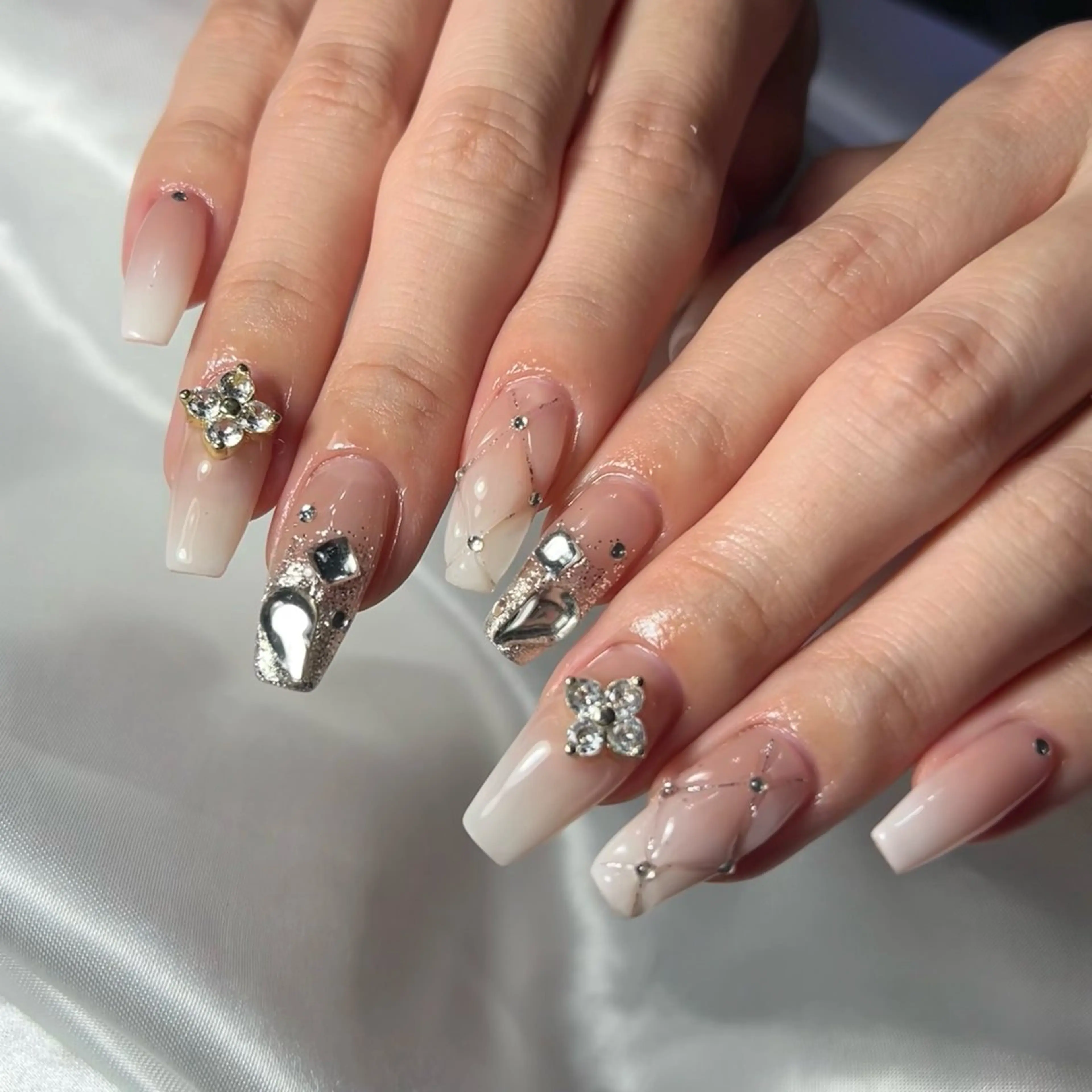 ネイル ハンドネイル nailroom‪ sb‪‪𓈒𓂂𓏸のネイルデザイン