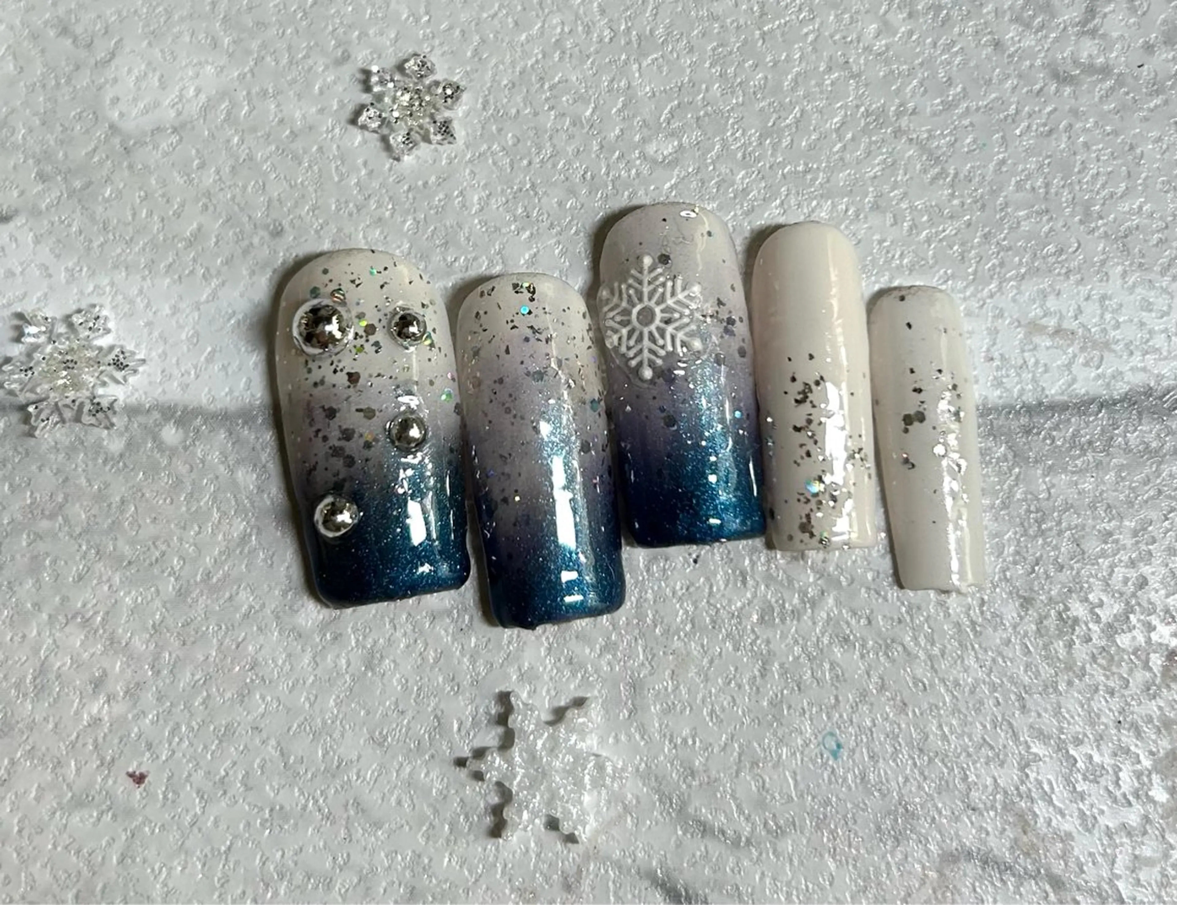 ミディアム ハンドネイル 2dy所属・2DY NAIL SALONのネイルデザイン