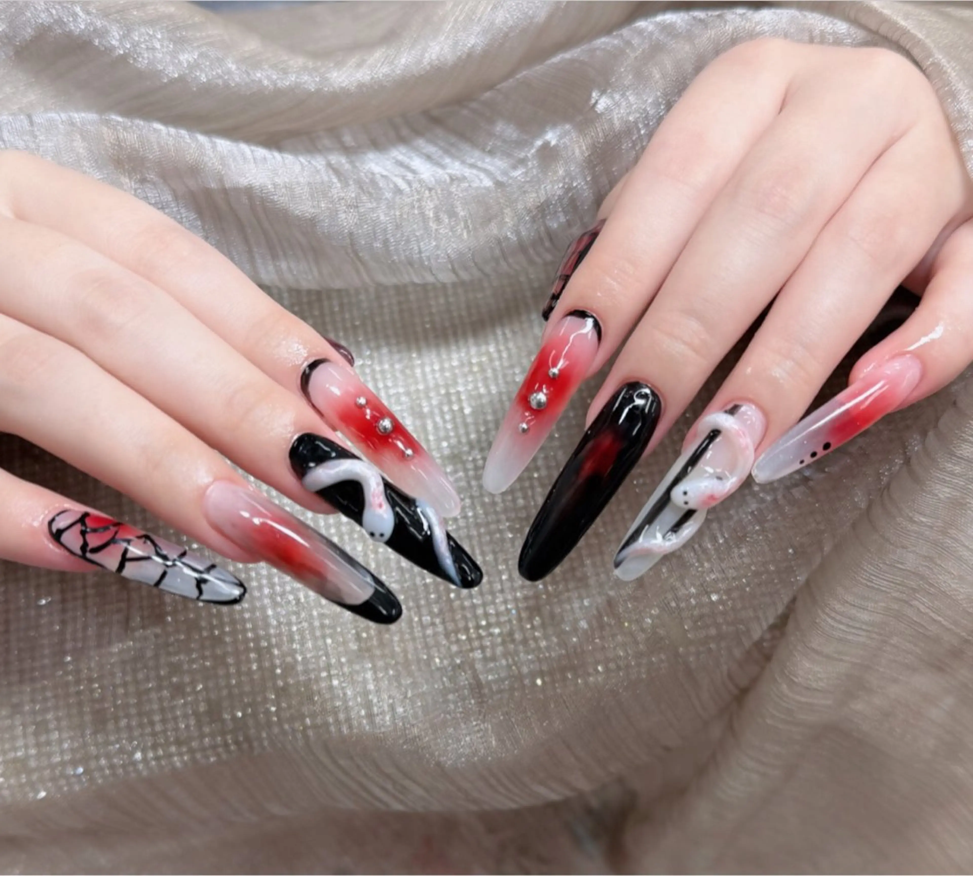 ネイル フレンチネイル ジェルネイル ハロウィン キラキラネイル 韓国ネイル H.baby Nail Salonのネイルデザイン