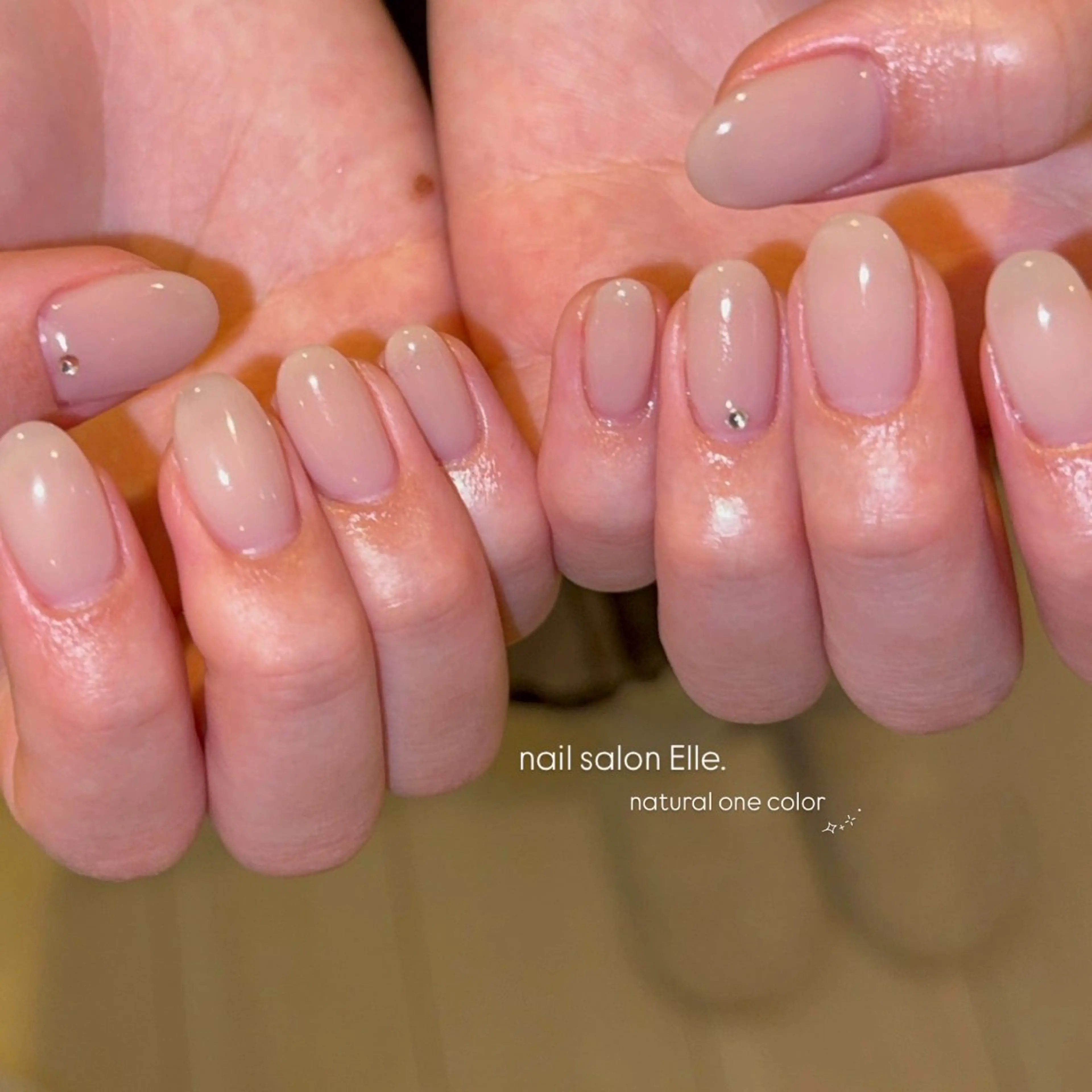 ネイル ワンカラーネイル Elle.所属・Elle. HINATAのネイルデザイン