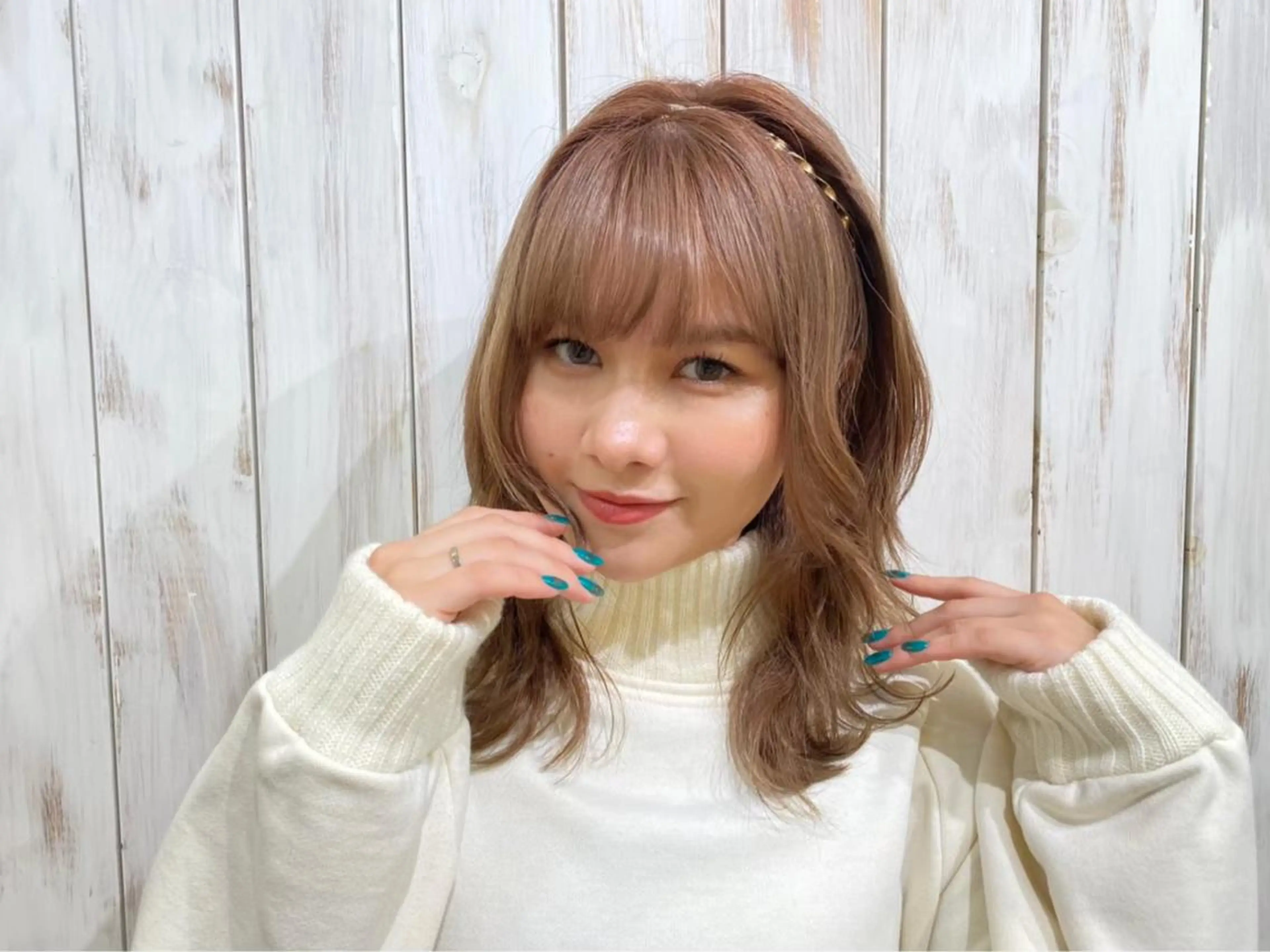 セミロング ヘアアレンジ 青田 明日海のヘアスタイル