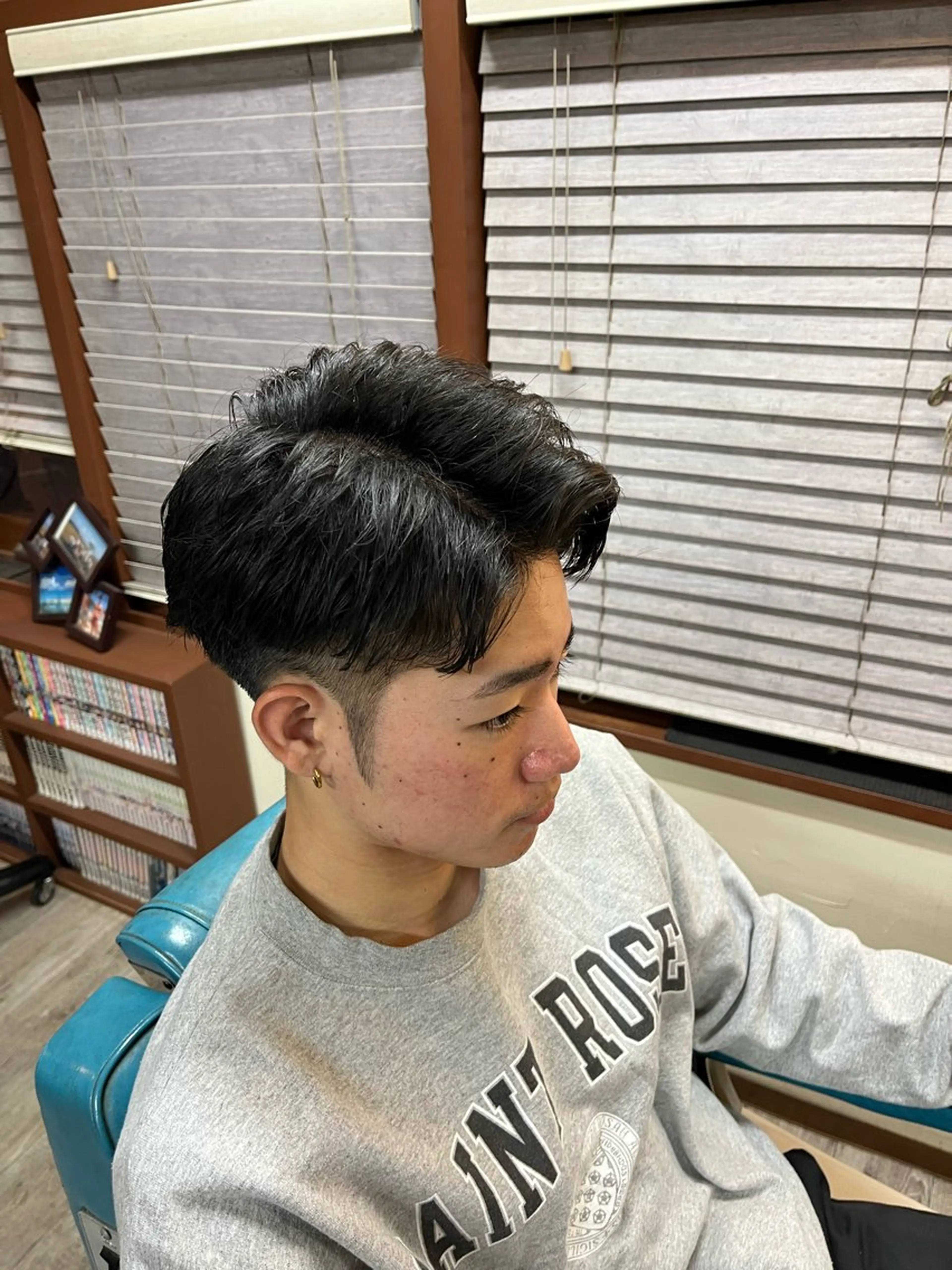 ショート メンズ SWELL-WHITE-所属・SWELL  高峰 将生  メンズ専門のヘアスタイル