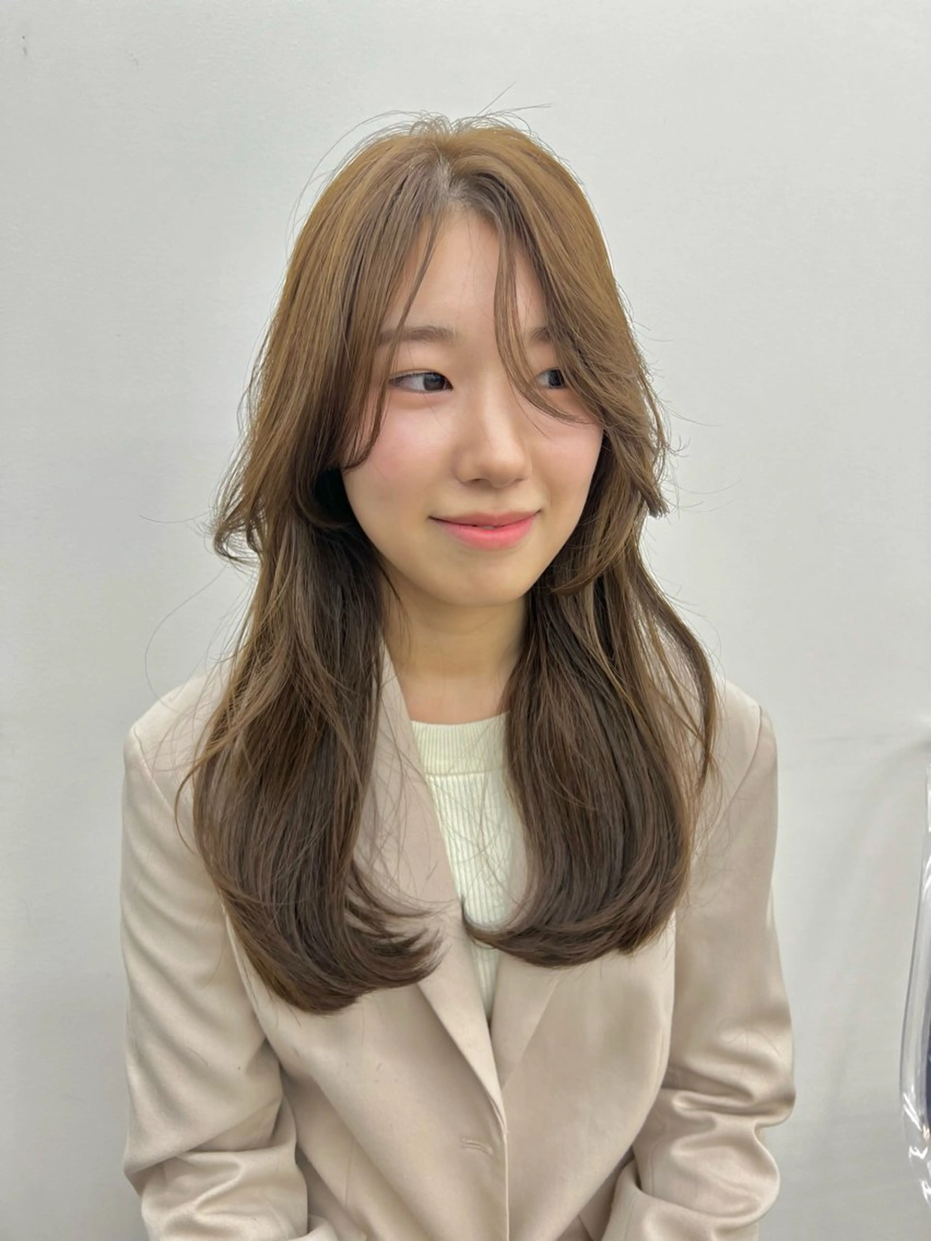 ロング カラー アッシュ アッシュブラウン ブラウンカラー カット ヘアカラー トリートメント 柔らかブラウン/顔周 りレイヤー♡ユウシのヘアスタイル