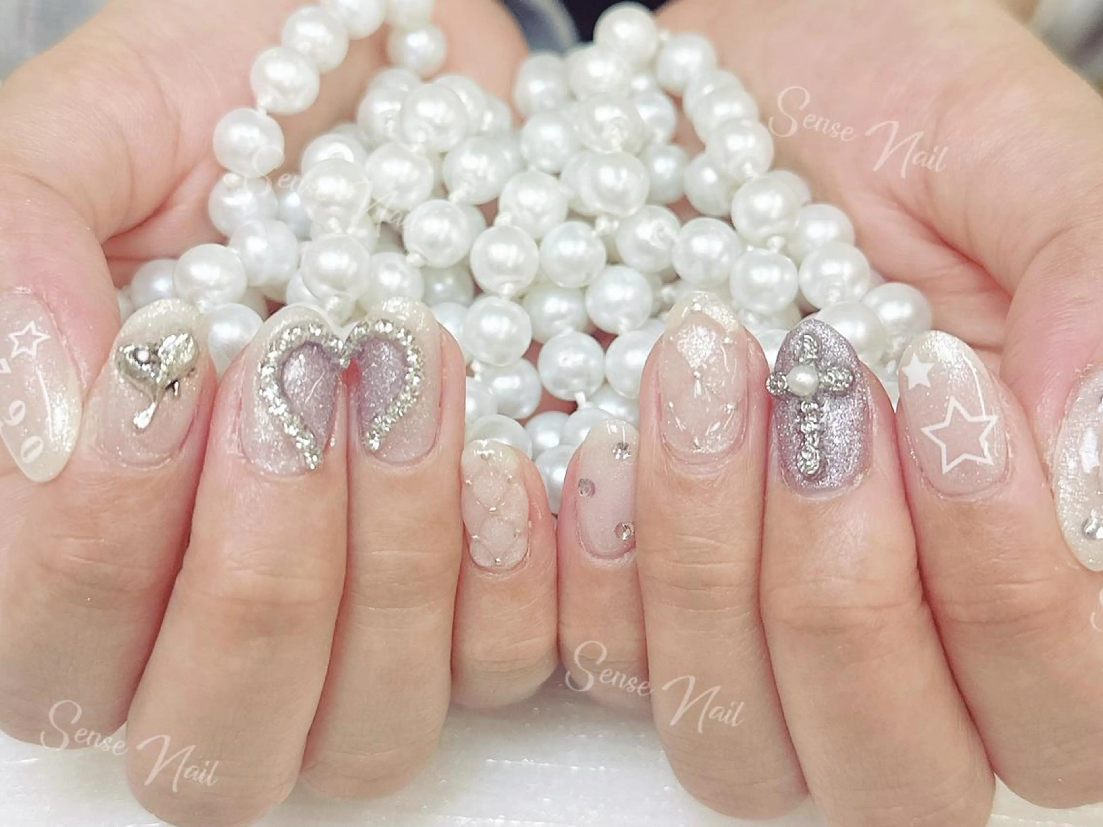 ネイル Queening 🦋のネイルデザイン