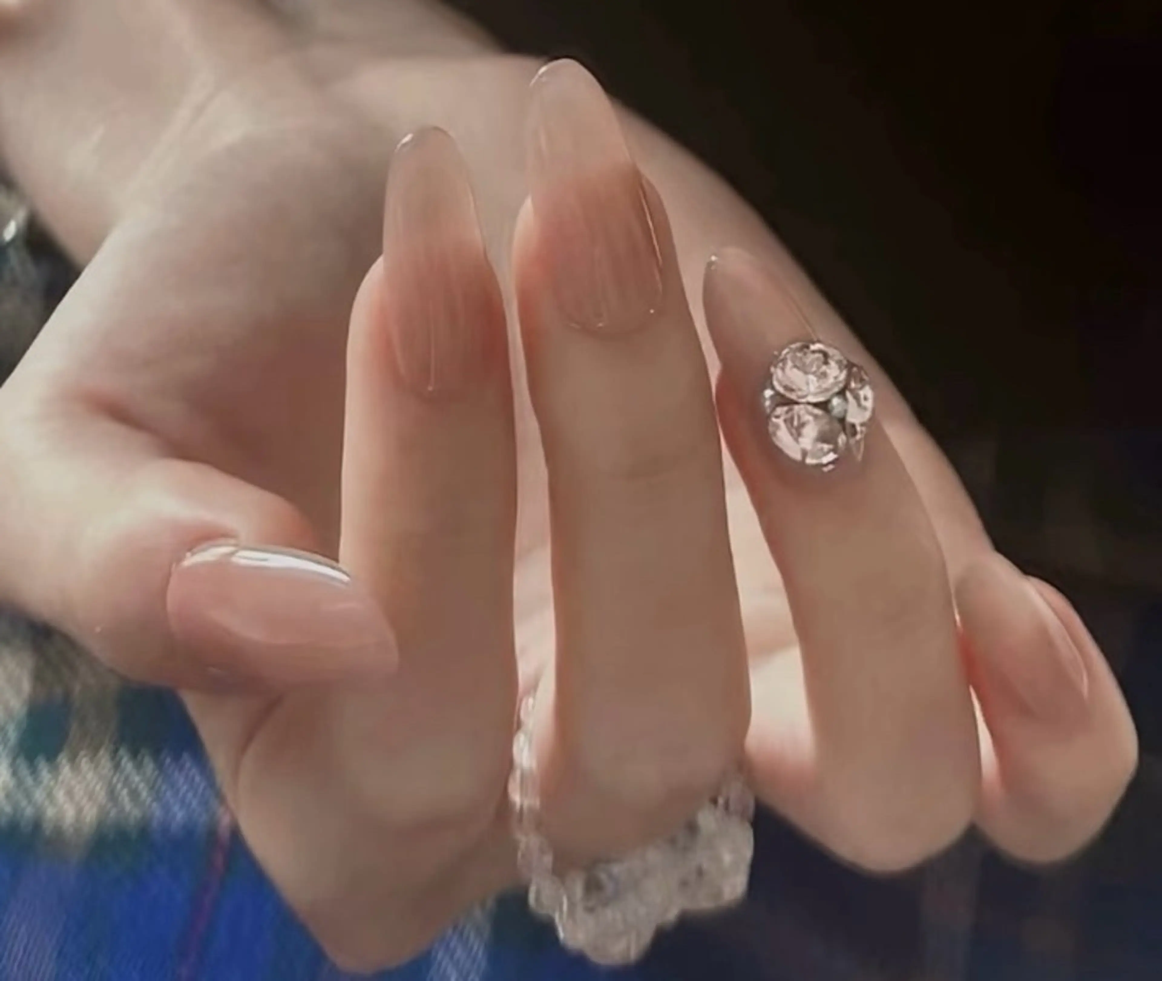 ネイル チークネイル 長さ出し フラワーネイル フレンチネイル ガーリー SunNail池袋駅 ワンホンネイルのネイルデザイン