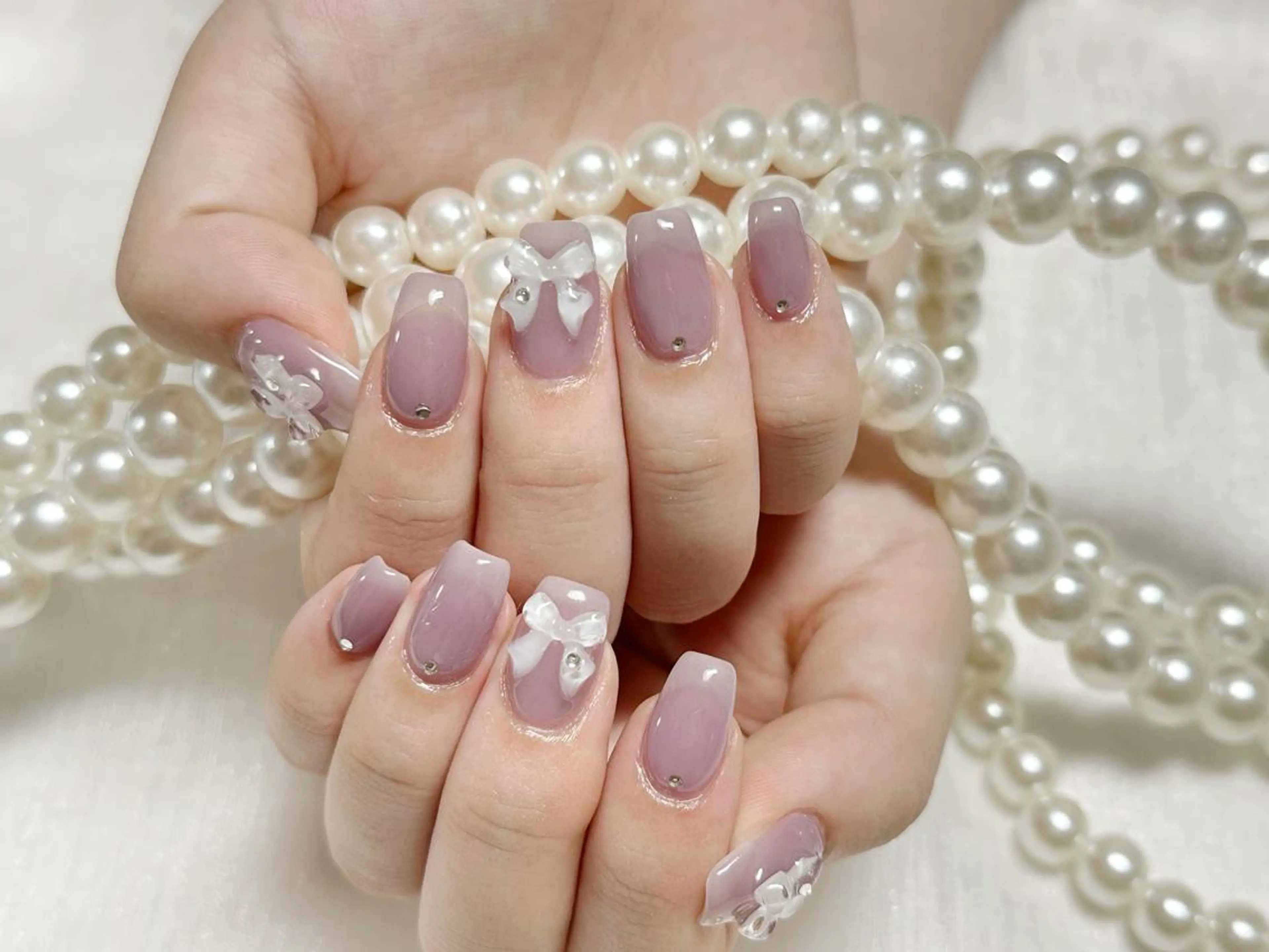 ネイル オーロラネイル 長さ出し フレンチネイル ガーリー キラキラネイル ハンドネイル Ru na🍳のネイルデザイン