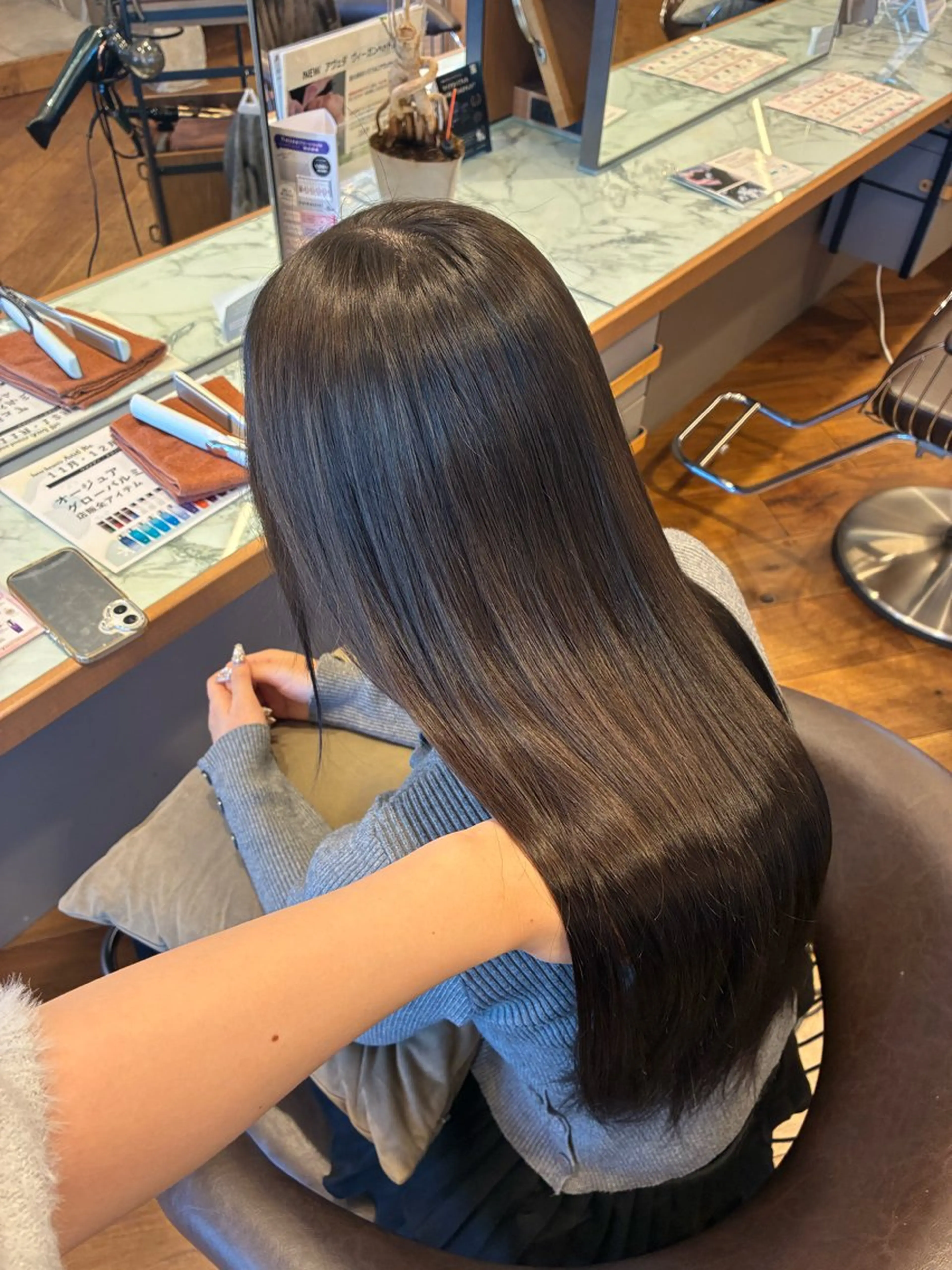 ロング カラー 山本 睦のヘアスタイル