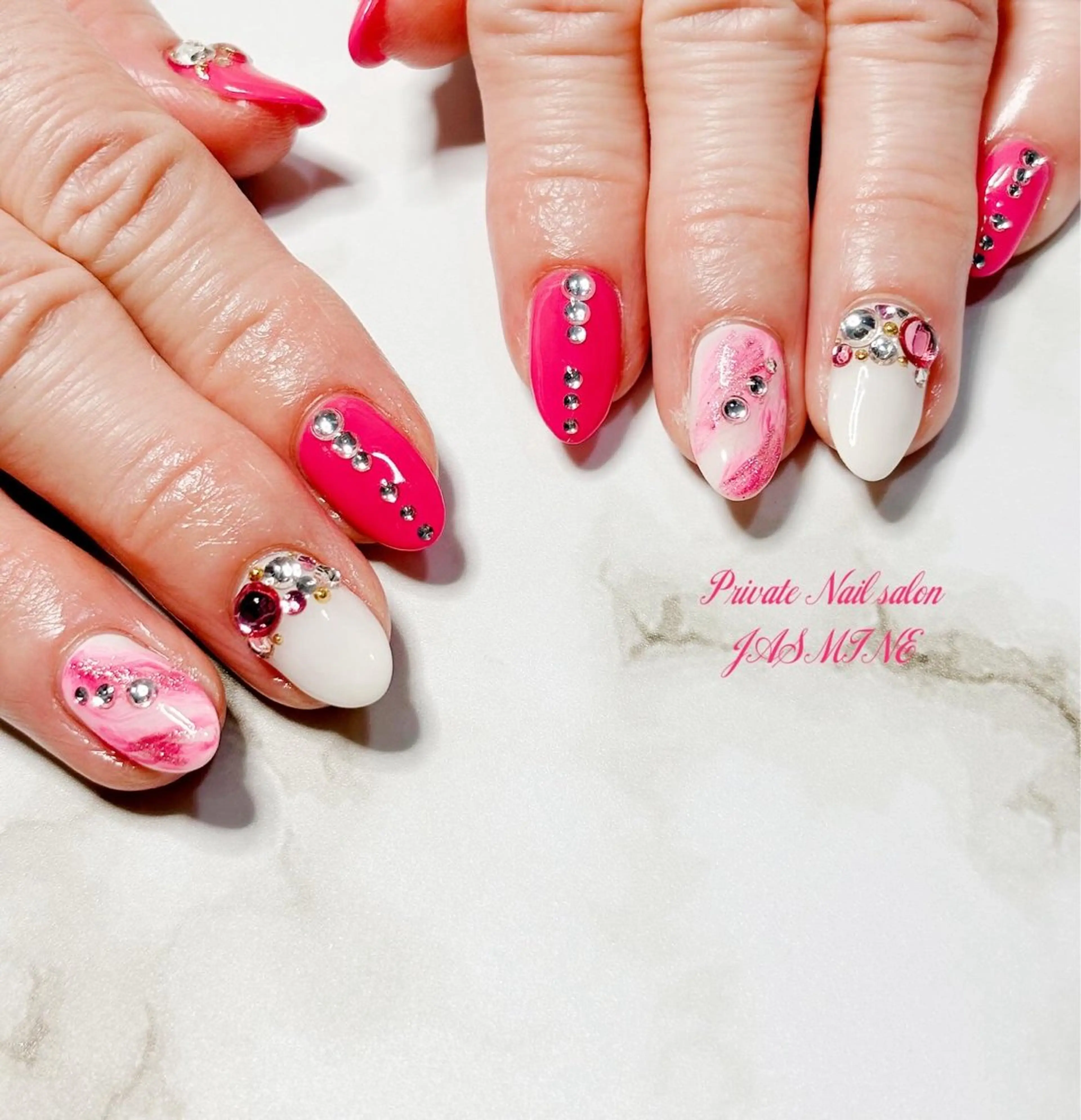 ネイル ピンク ストーンネイル Nail salon JASMINEのネイルデザイン