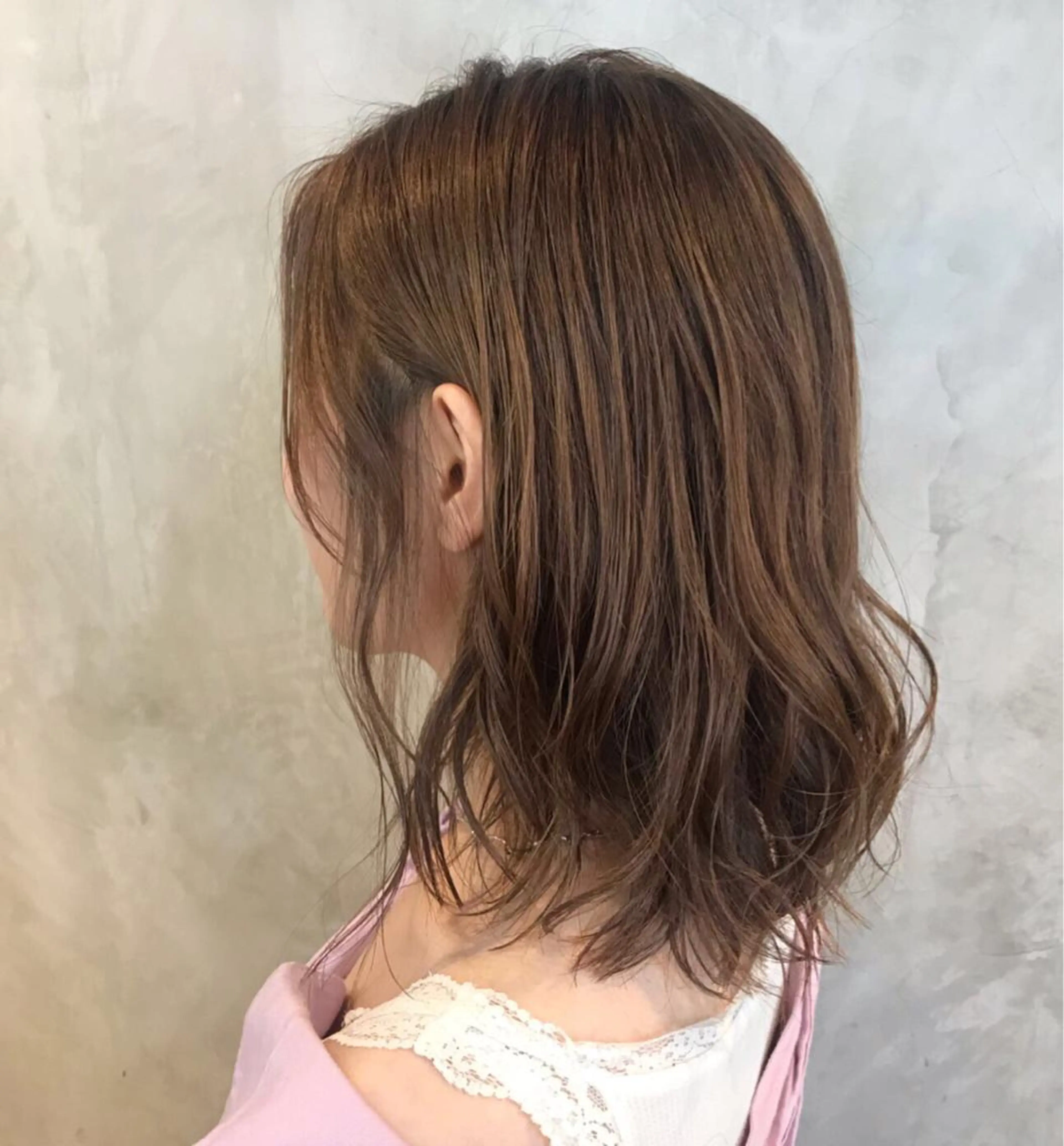 ミディアム カラー ヘアアレンジ ベージュカラー ミルクティーベージュ stylist/蛯谷 珠里のヘアスタイル