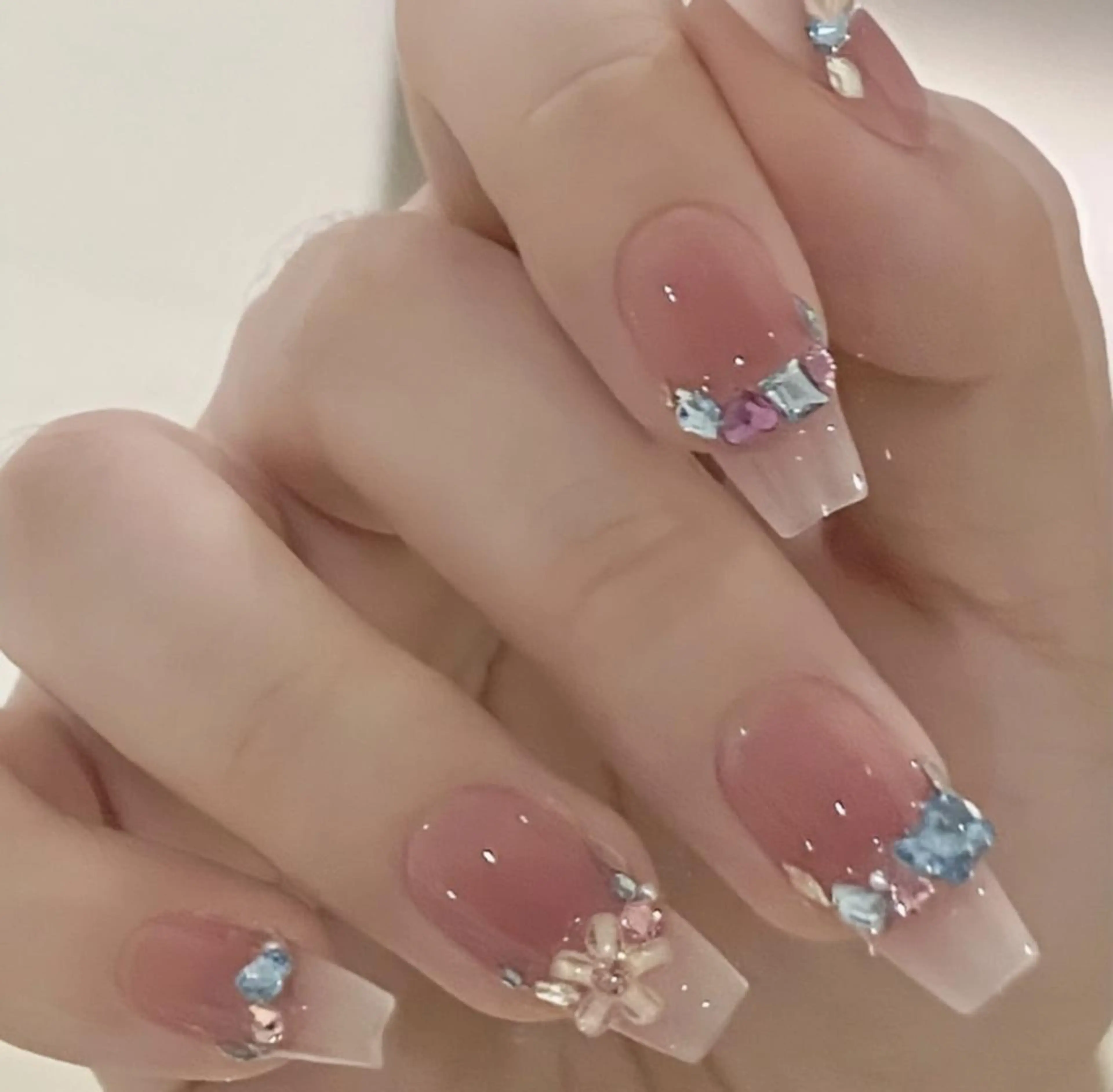 ネイル AB マツエクネイルサロンのネイルデザイン