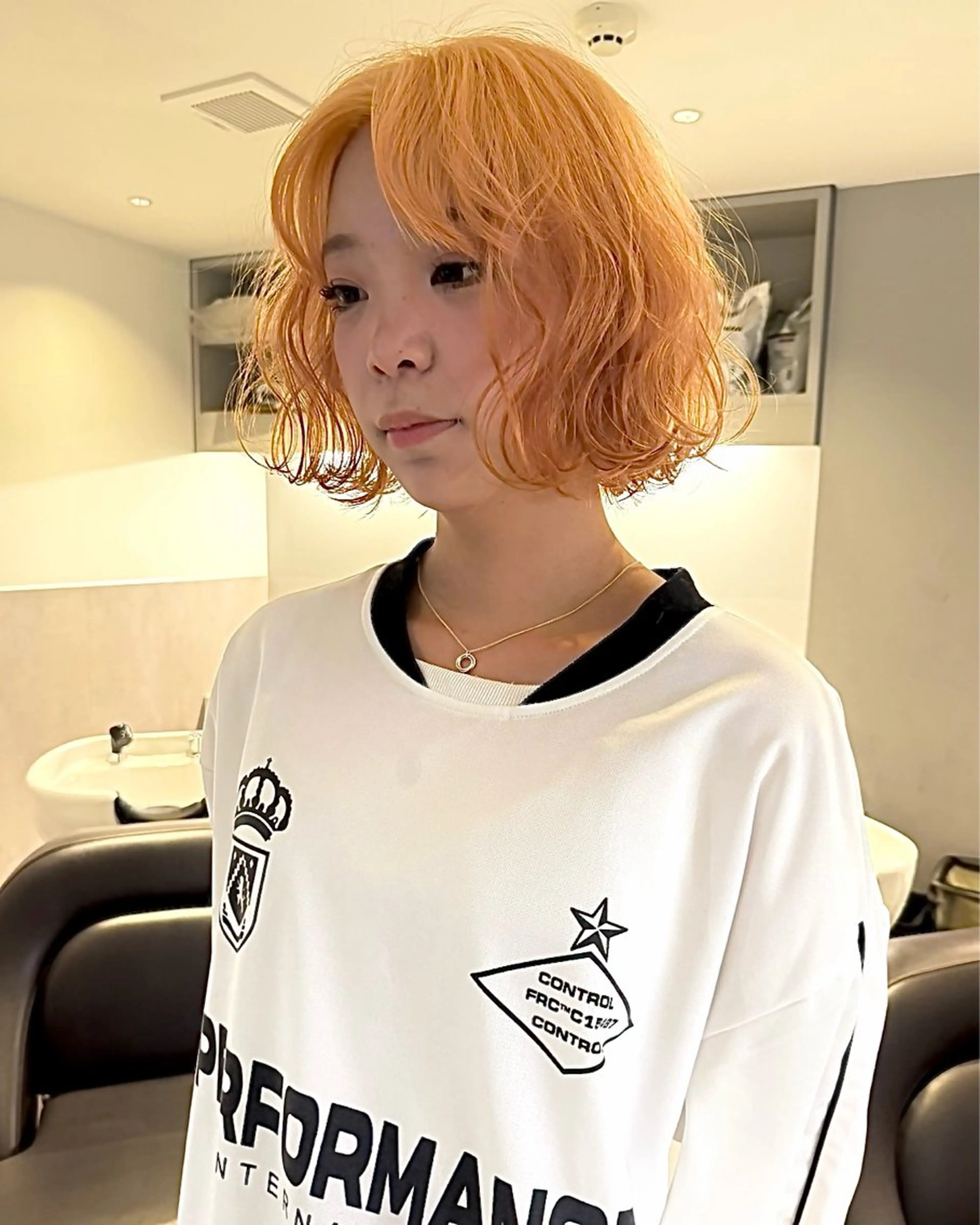 ショート カラー ブリーチ カット ヘアカラー トリートメント RAIMA ハイトーン/レイヤーのヘアスタイル