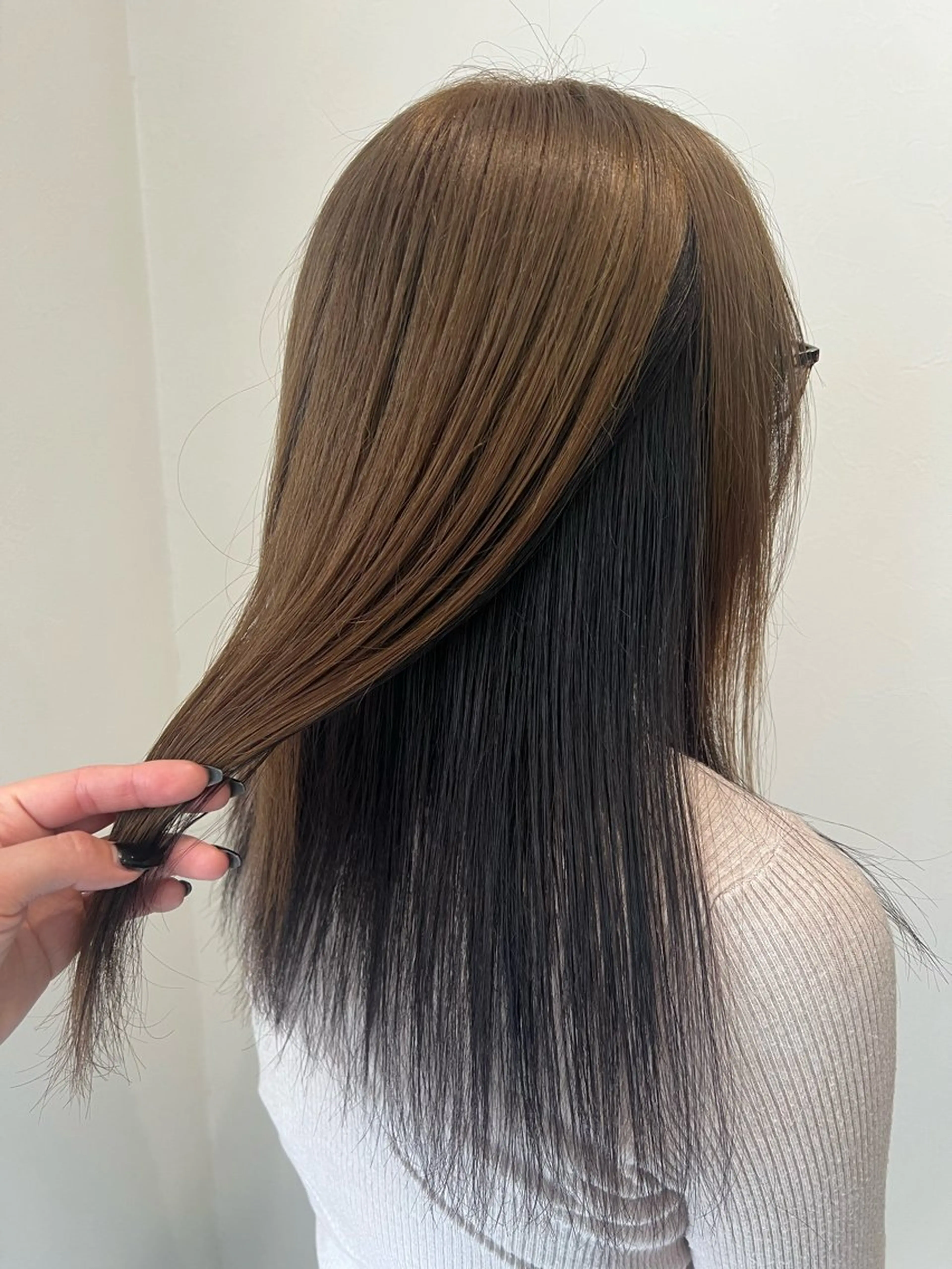 セミロング カラー ブリーチ Lapel green所属・Lapelgreen 森町 / AOIのヘアスタイル