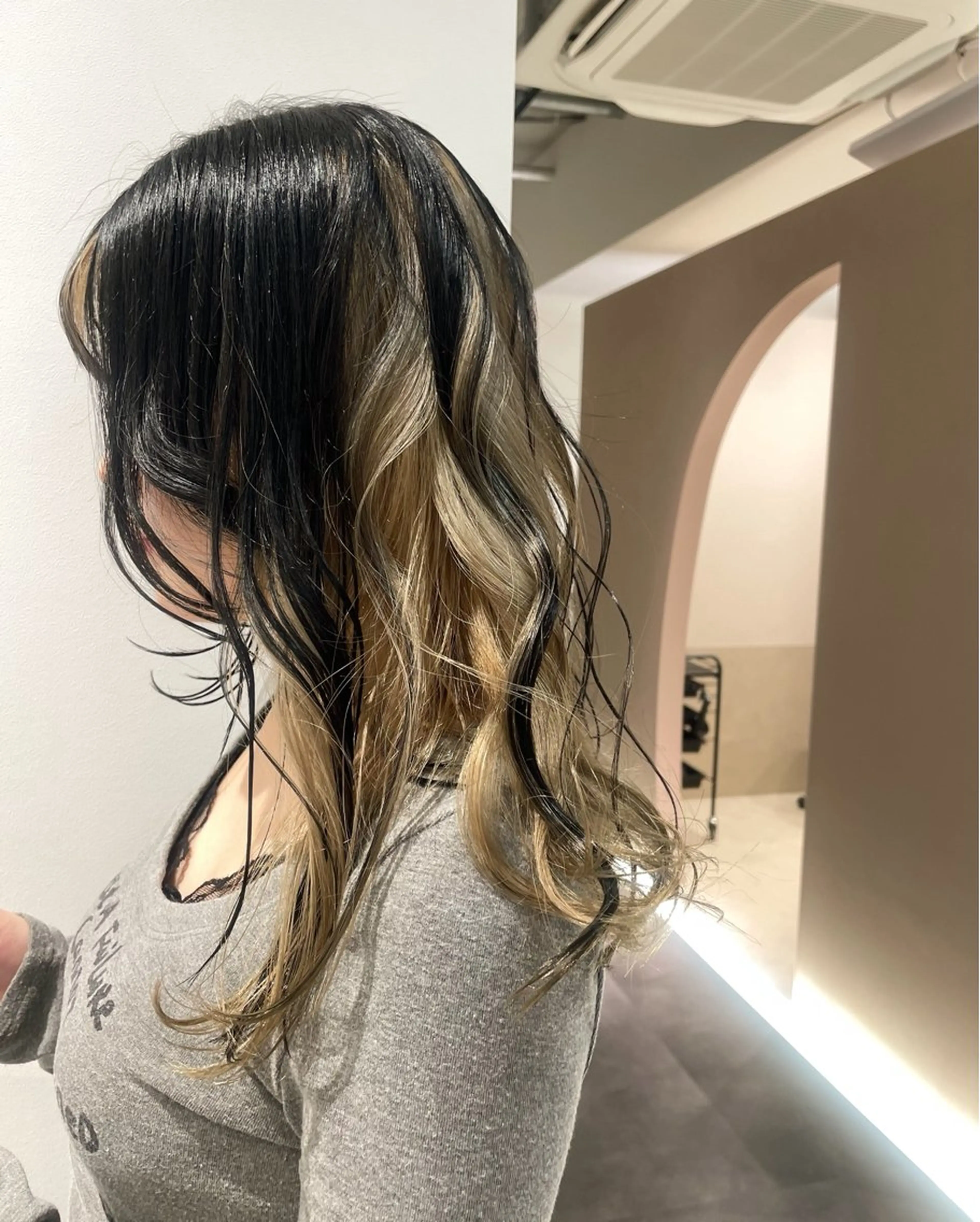 セミロング カラー 佐野 えり奈のヘアスタイル