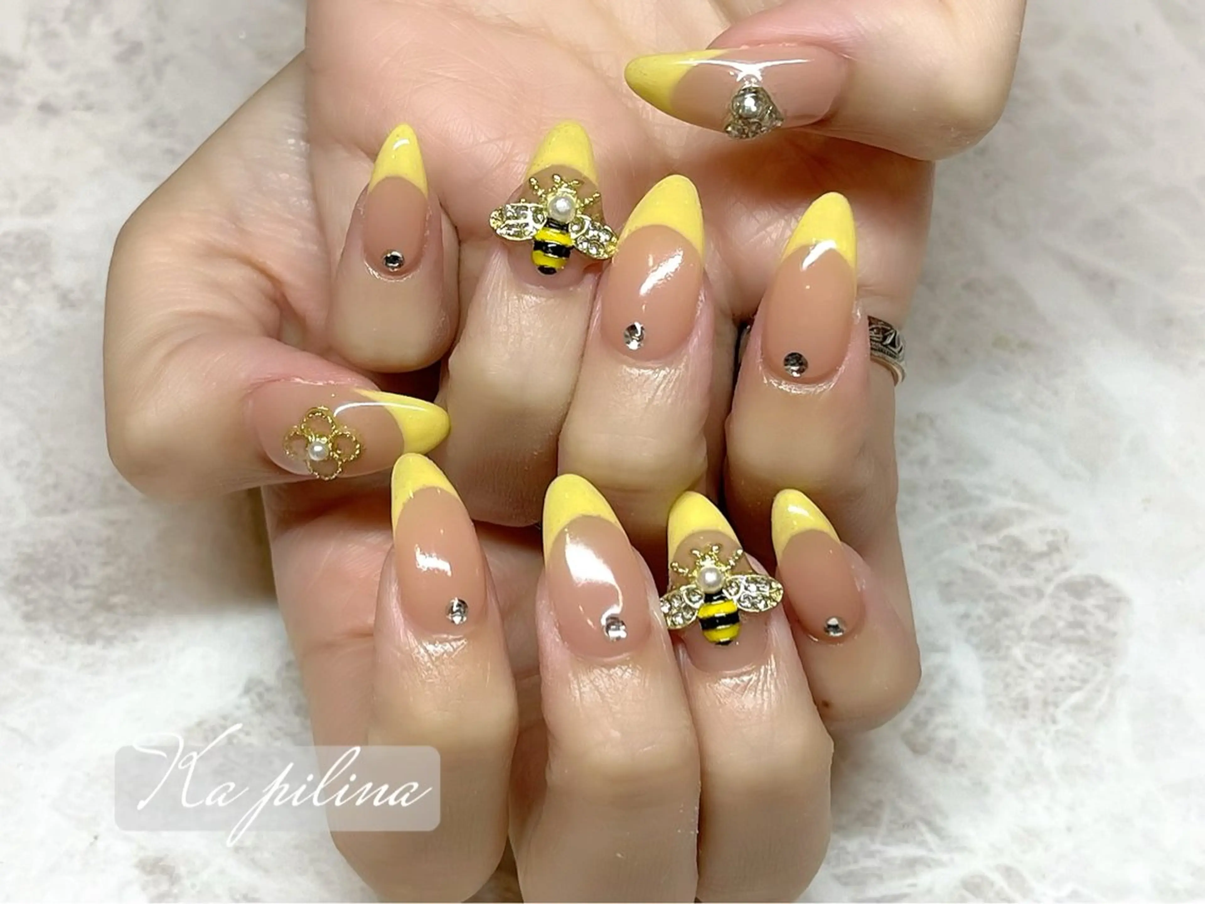 ネイル フレンチネイル ストーンネイル Ka pilina所属・♡プライベートサロン Ka pilina♡のネイルデザイン