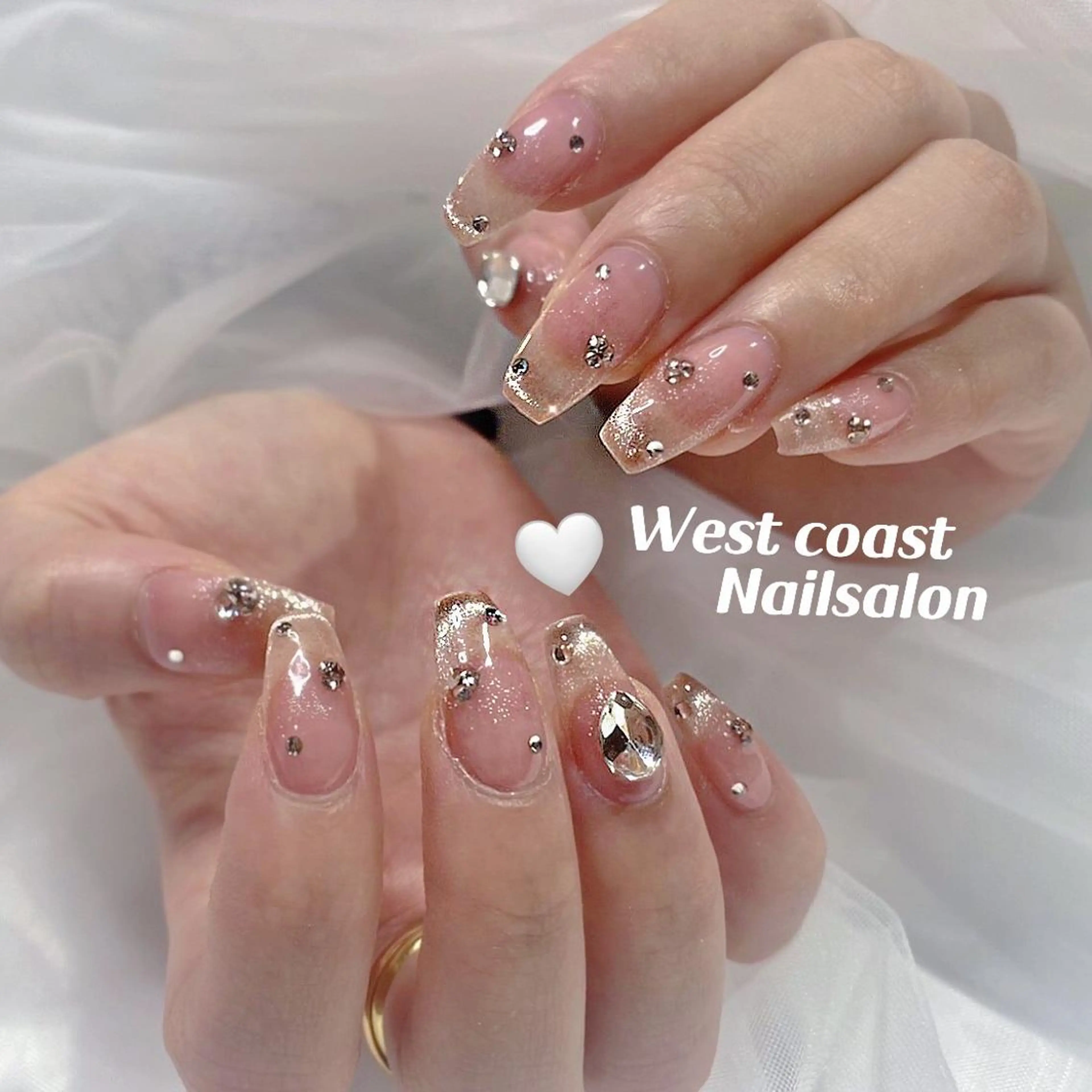 ネイル グラデーション 韓国ネイル ラメ(グリッター) ラメグラデーション 春ネイル リボン、ガーリー パーツ放題専門店のネイルデザイン