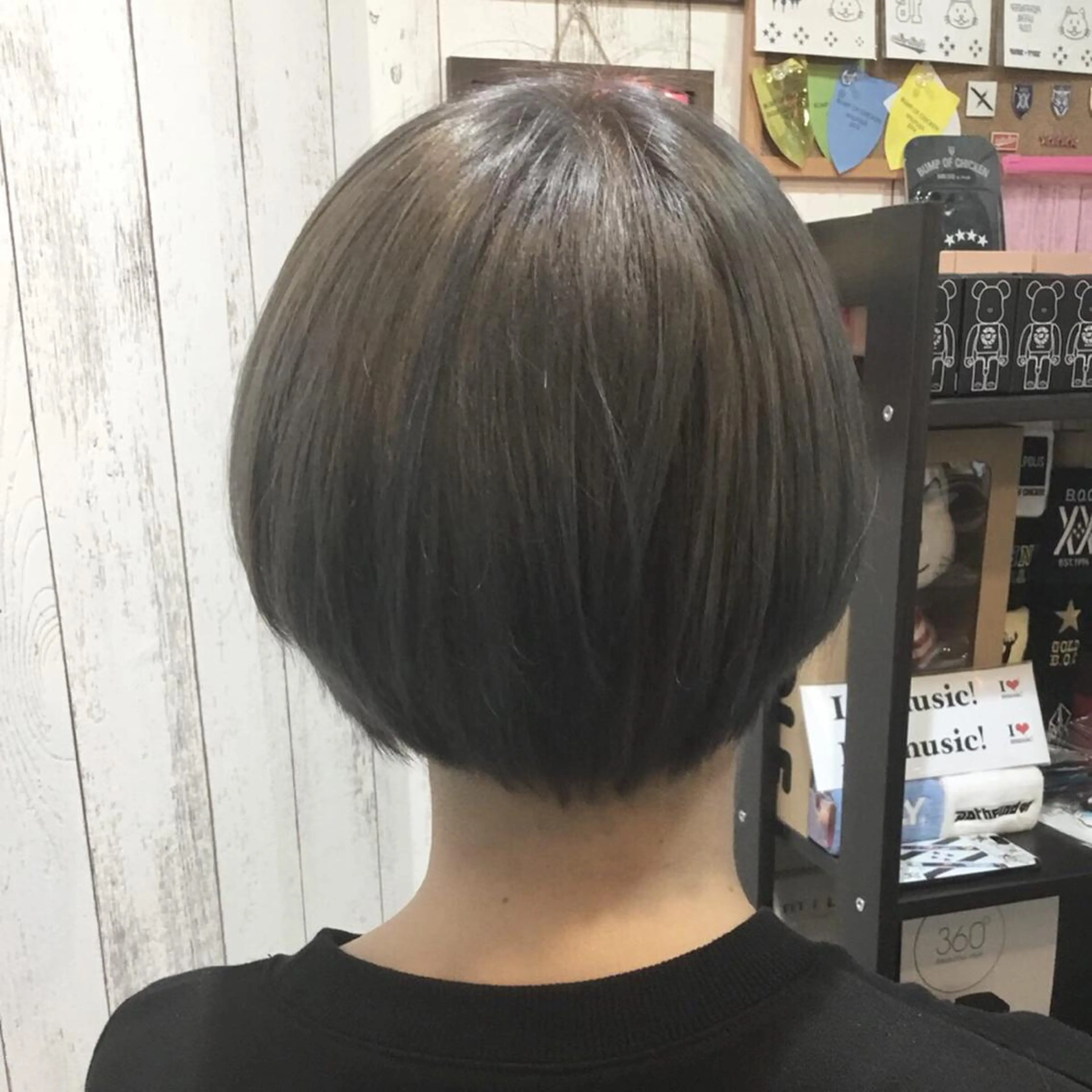 ショート カラー embrace エンブレイスのヘアスタイル