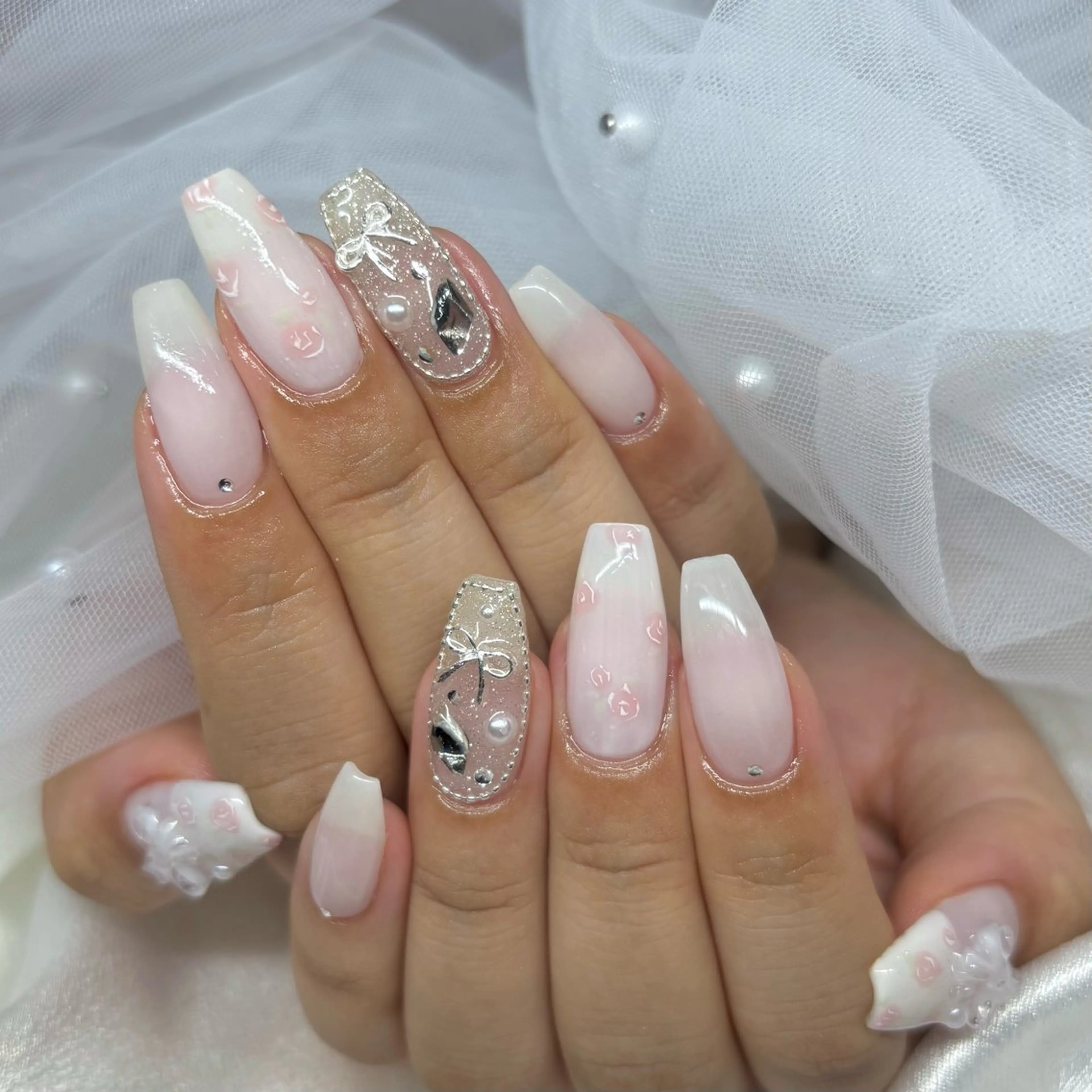 ネイル ハンドネイル ハンドケア . 未來のネイルデザイン