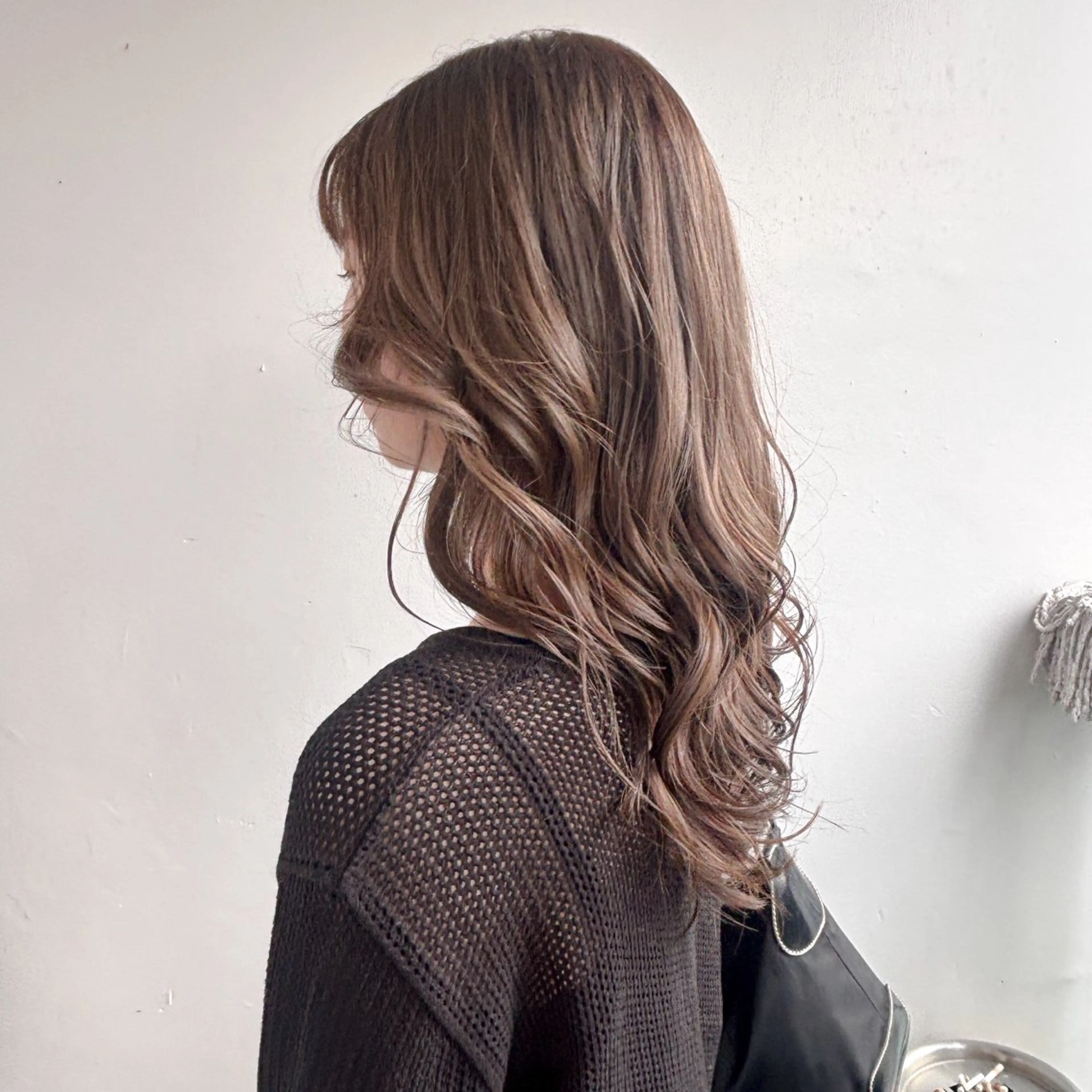 セミロング カラー ベージュカラー ブリーチ ブリーチなしカラー 艶カラー🫧 猿渡 響のヘアスタイル