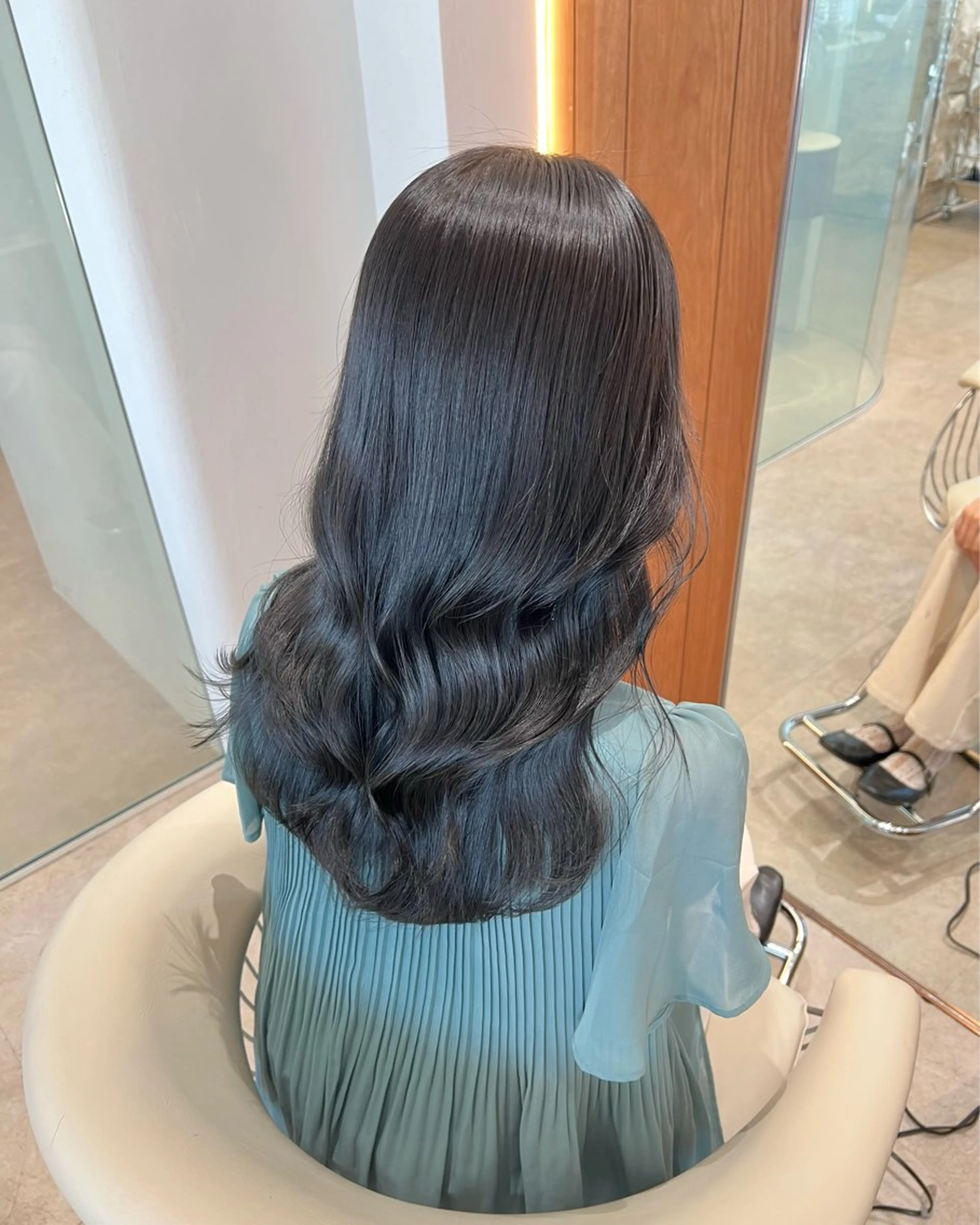 セミロング カラー ブルーカラー ブルーグレー ブルーグレージュ ダークグレー ダークグレージュ カット ヘアカラー ヘアセット 韓国レイヤー🇰🇷 韓国研修◎渋谷カイトのヘアスタイル