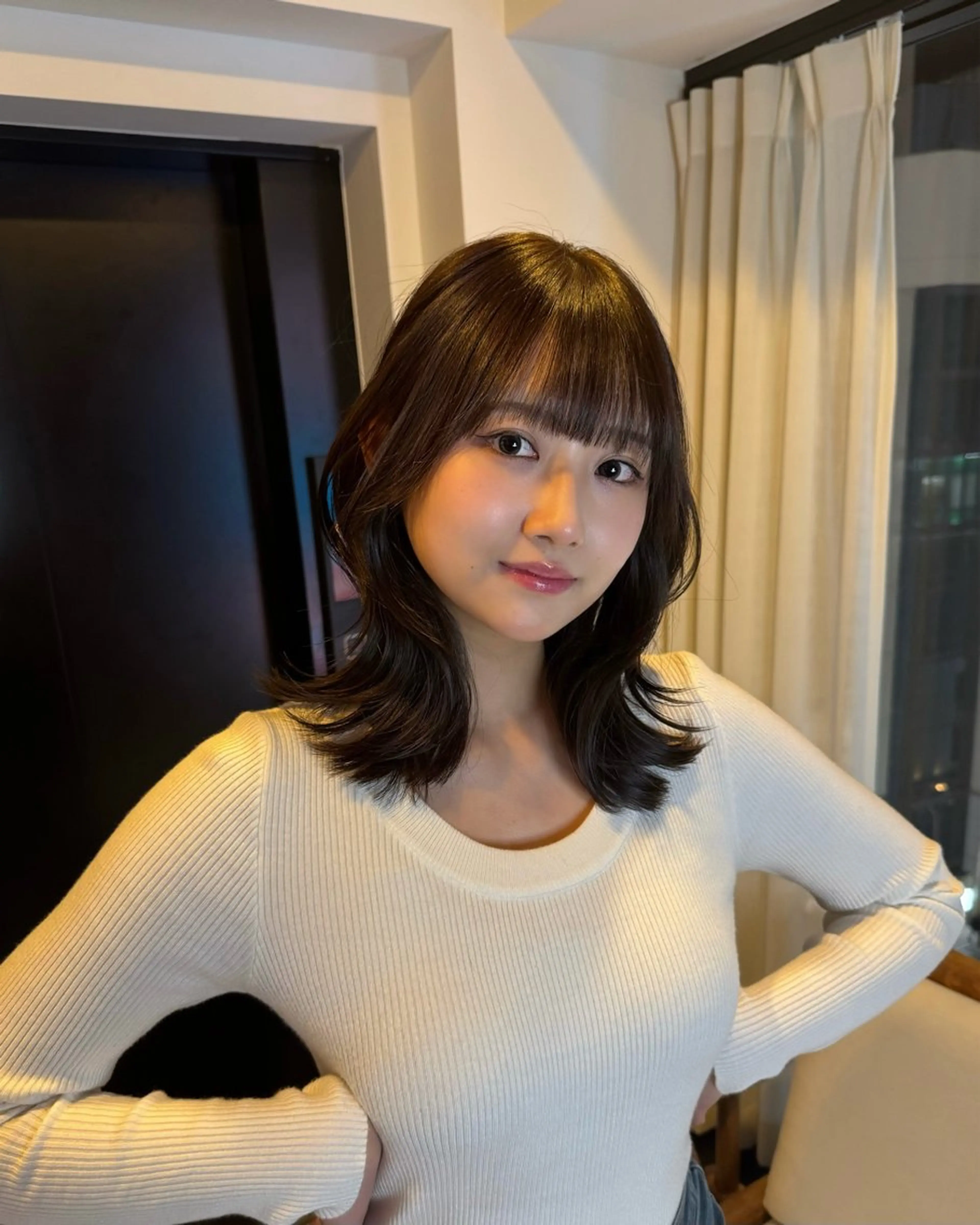 ミディアム カラー ミディアムレイヤー アッシュ アッシュブラウン ブラウンカラー くびれヘア カット Bonheur銀座 /前田 栞九郎のヘアスタイル