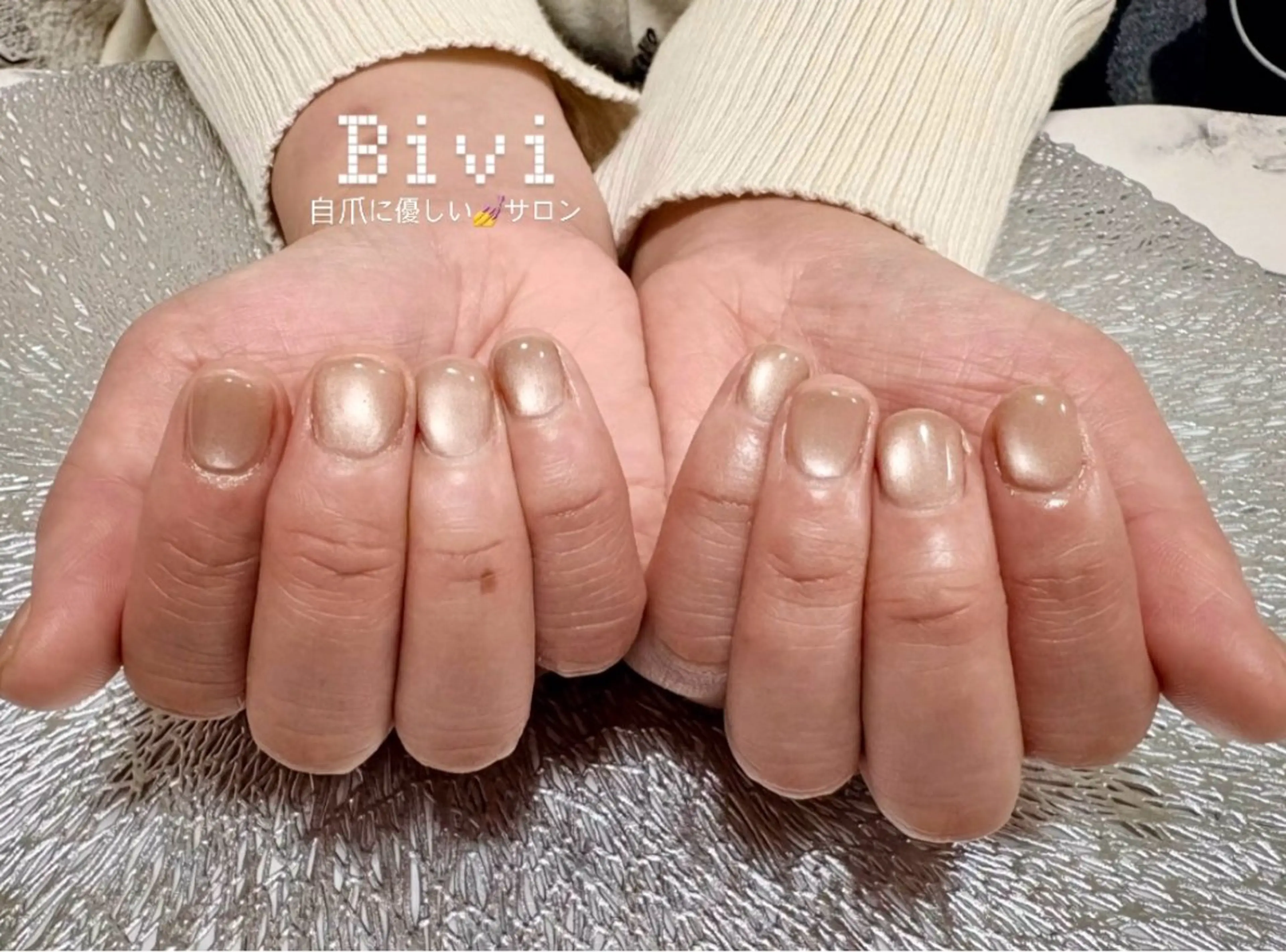 ネイル ラメ(グリッター) マグネットネイル 持ち込み ワンホンネイル 冬ネイル ハンドネイル ハンドケア ♡Bivi♡自爪に 優しいネイルサロンのネイルデザイン