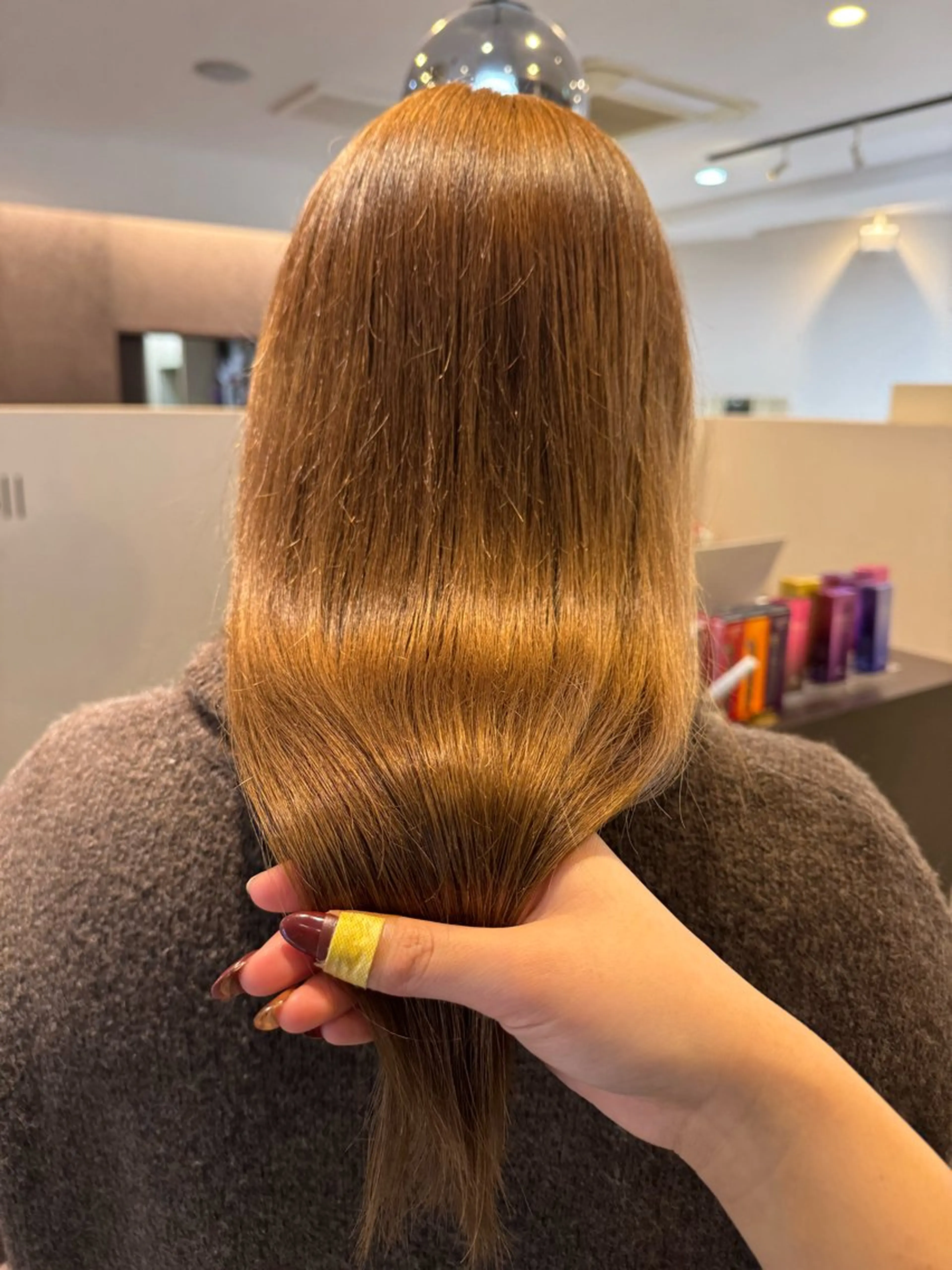 ミディアム カラー grandoll本店所属・葛城 咲羽のヘアスタイル