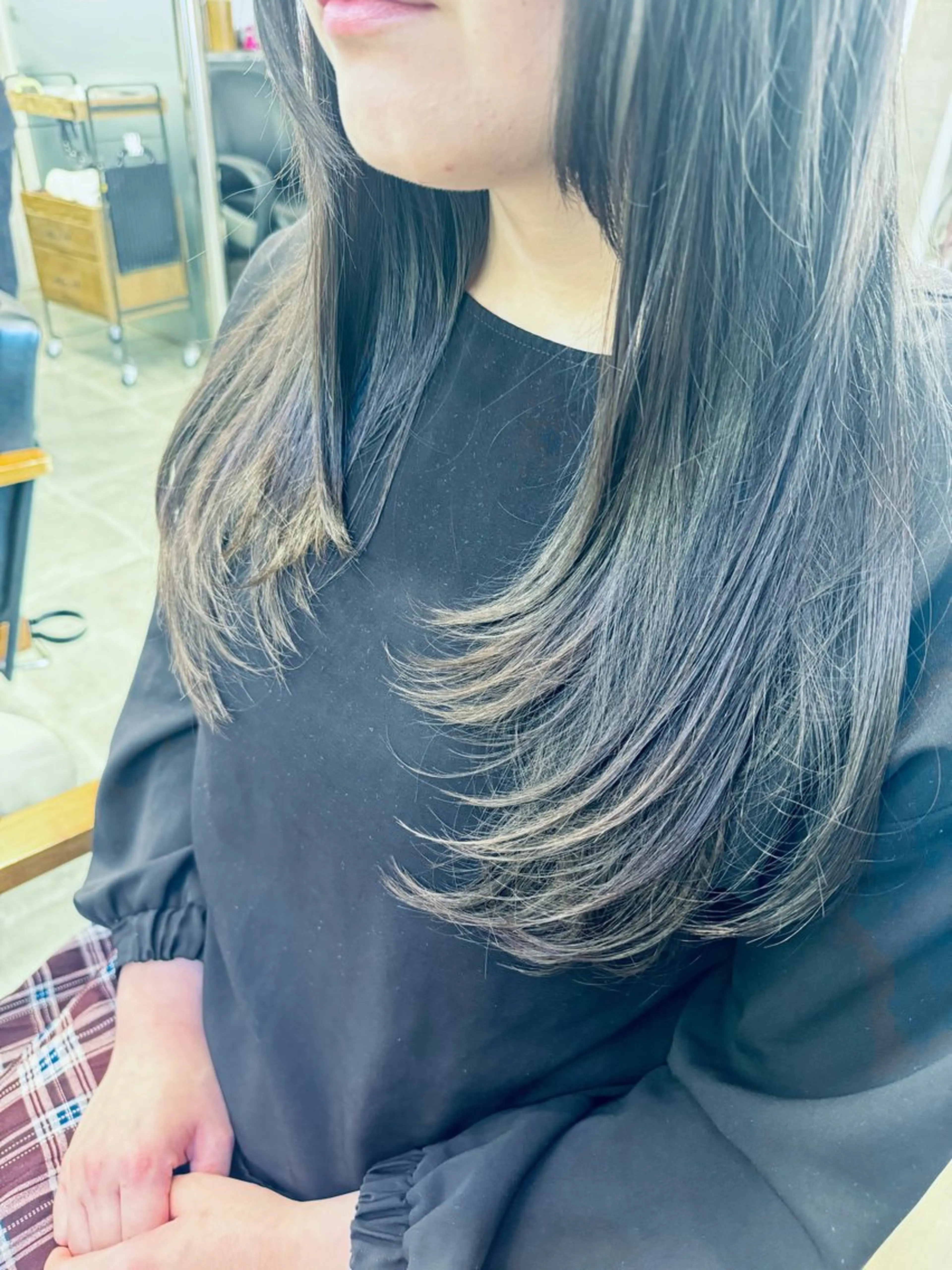 セミロング 顔まわりレイヤー 髪質改善 レイヤーカット シャギー CHARA Chalone池袋店所属・髪質改善池袋𓊆 大士𓊇ダブルカラーのヘアスタイル