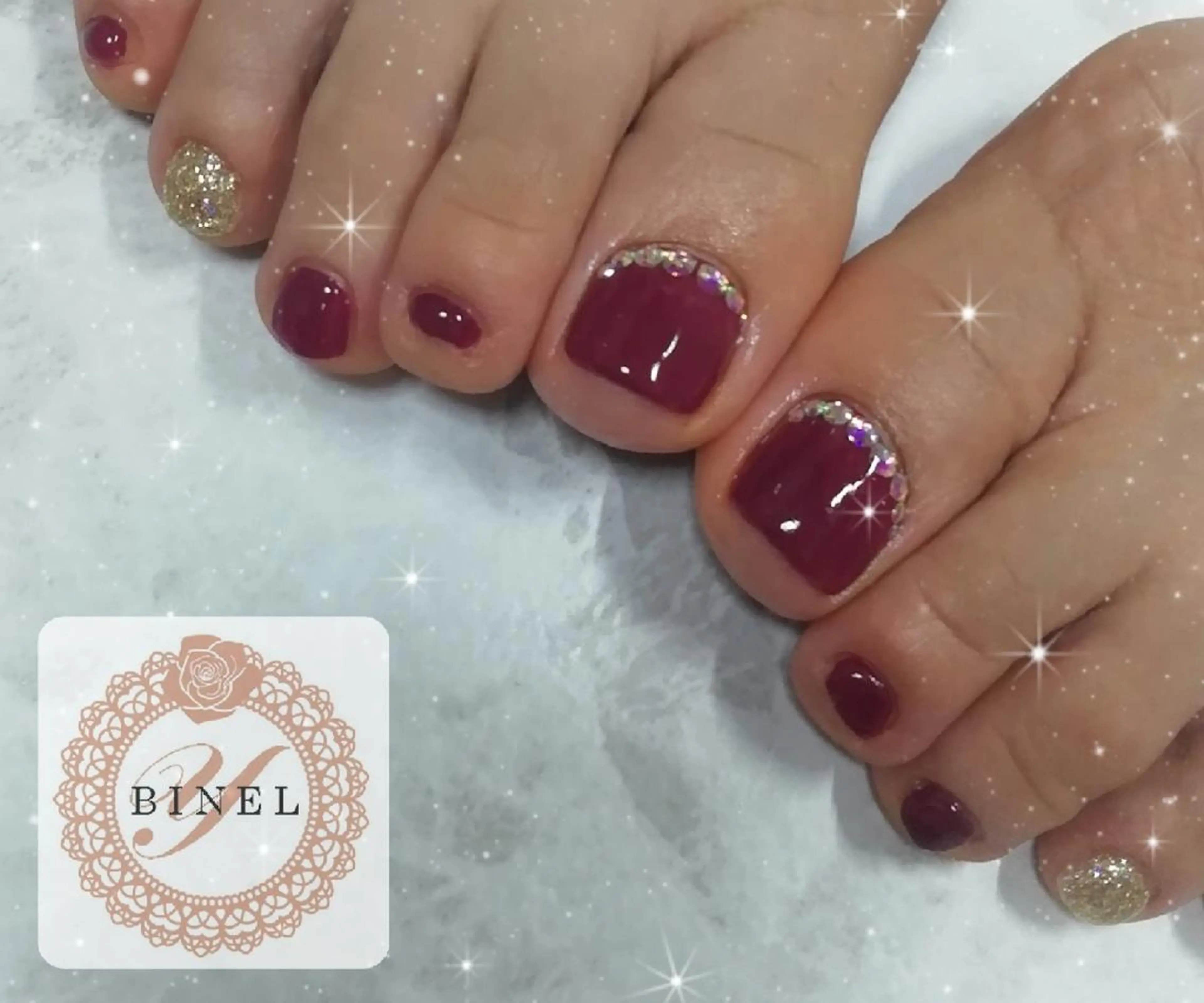 ネイル ボルドー フットネイル ラメ(グリッター) ワンカラーネイル フットネイル Nail Salon Y.BINELのネイルデザイン