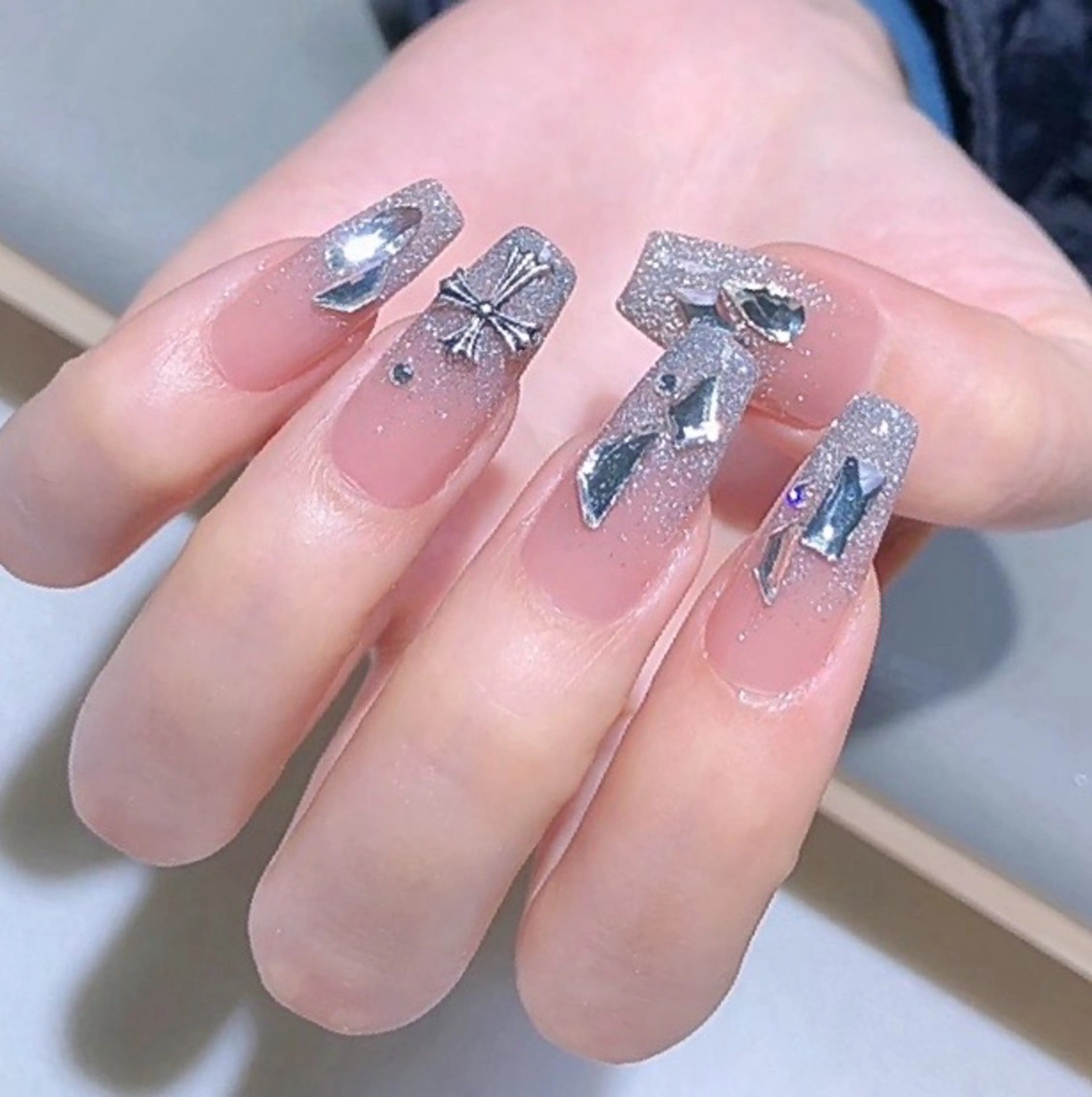 ネイル ハンドネイル ハンドケア pink ladyサロン所属・べ にのネイルデザイン