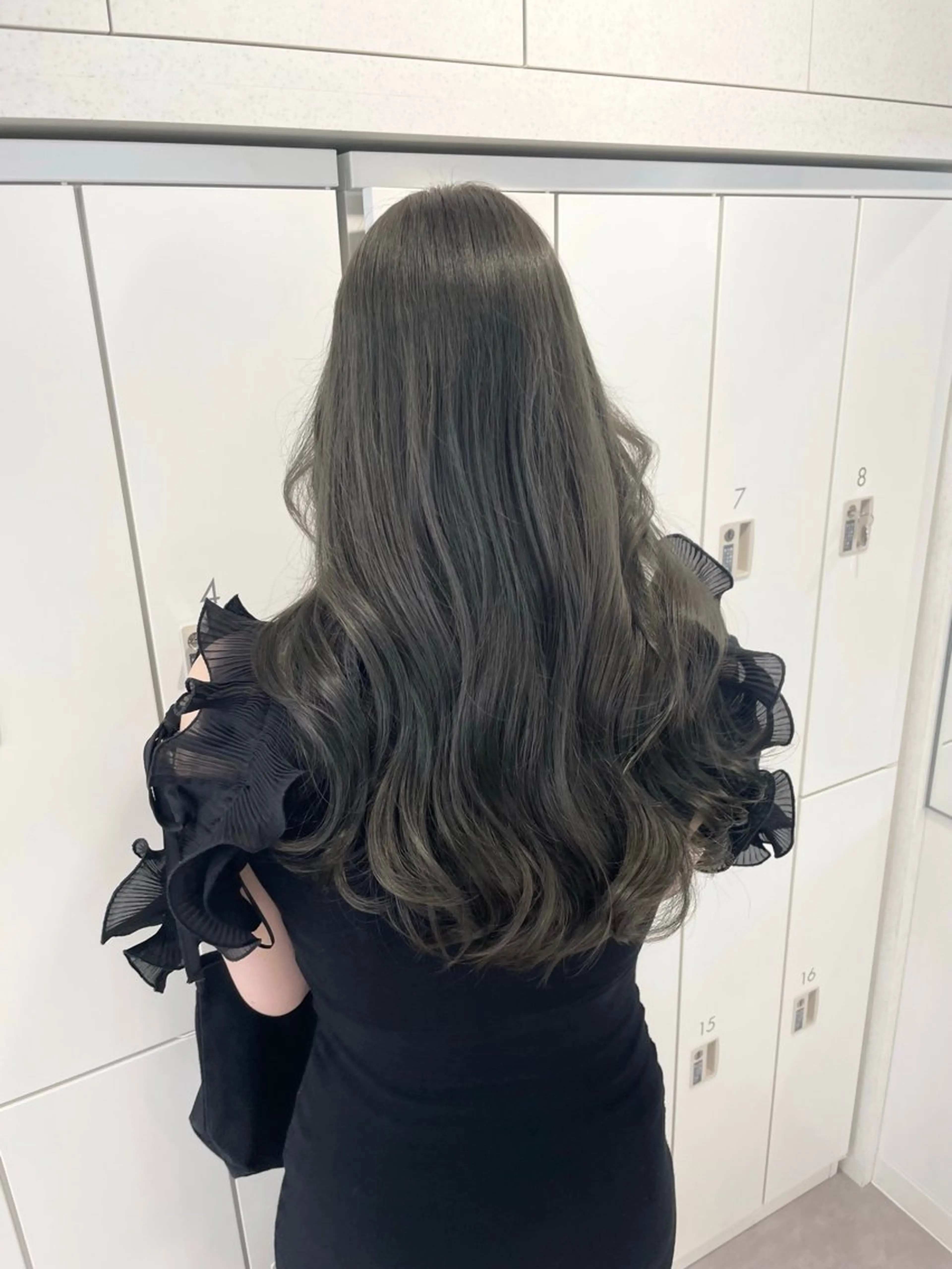 ロング カラー ブリーチ オリーブグレー カット ヘアカラー トリートメント 韓国ハッシュカット/ 新宿/髪質改善/岡崎のヘアスタイル