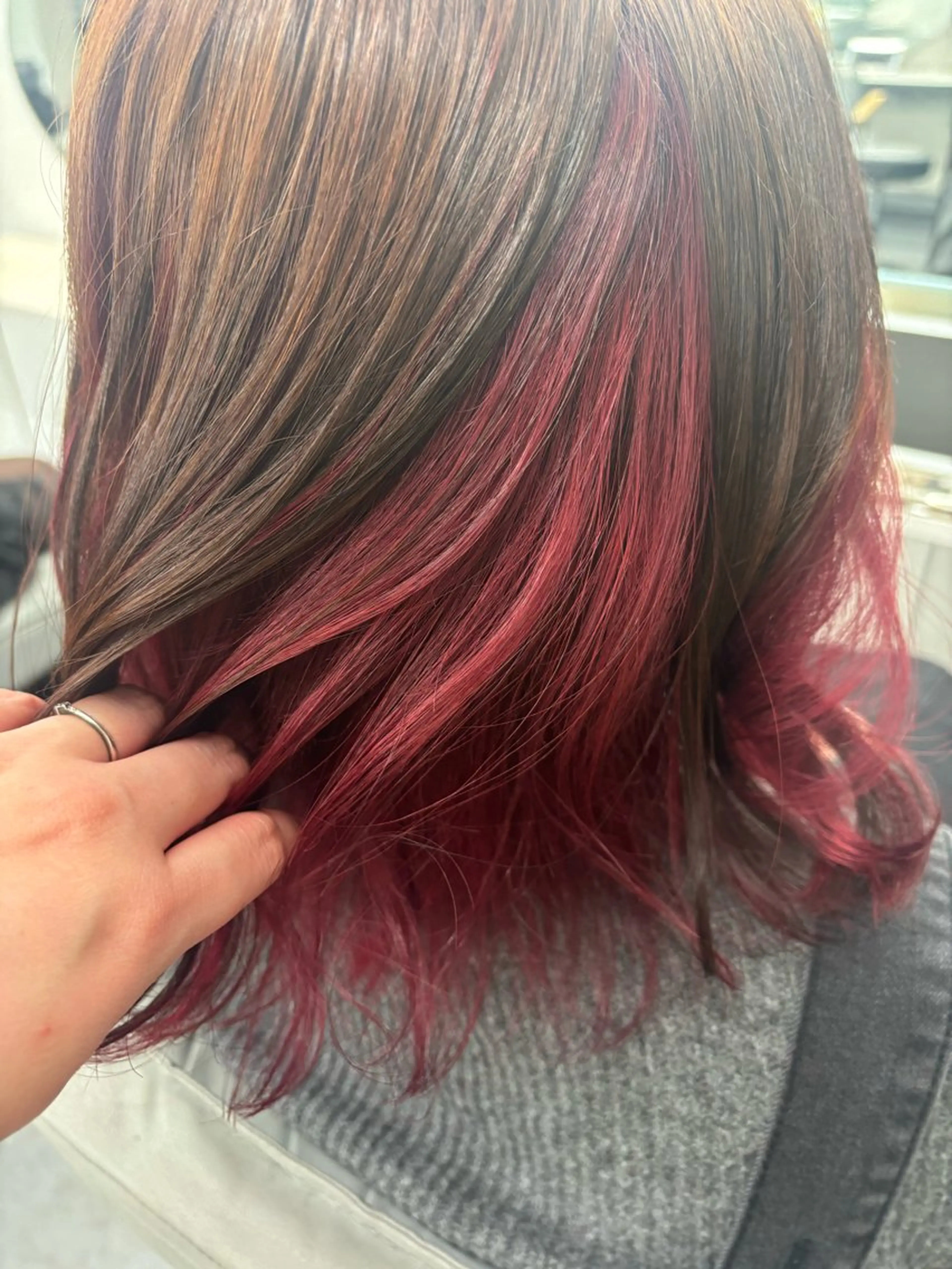 ミディアム カット ヘアカラー トリートメント 腰越 麻奈のヘアスタイル